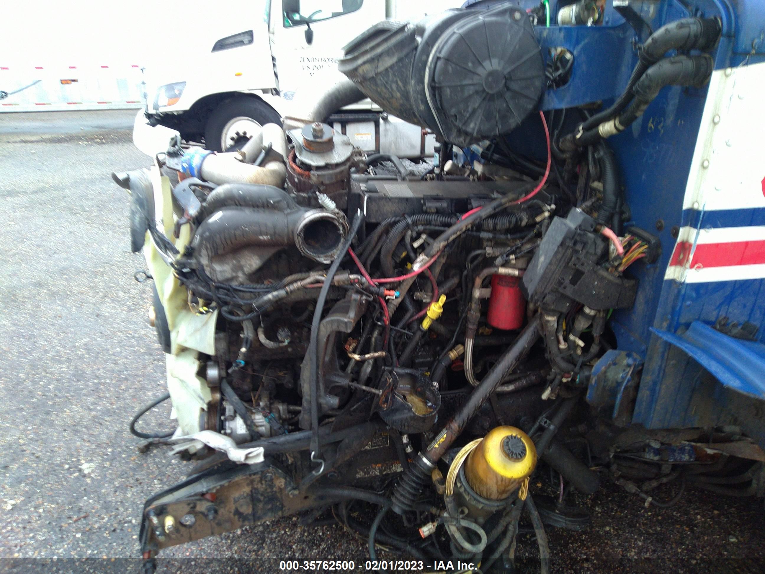 PETERBILT 384 image 10