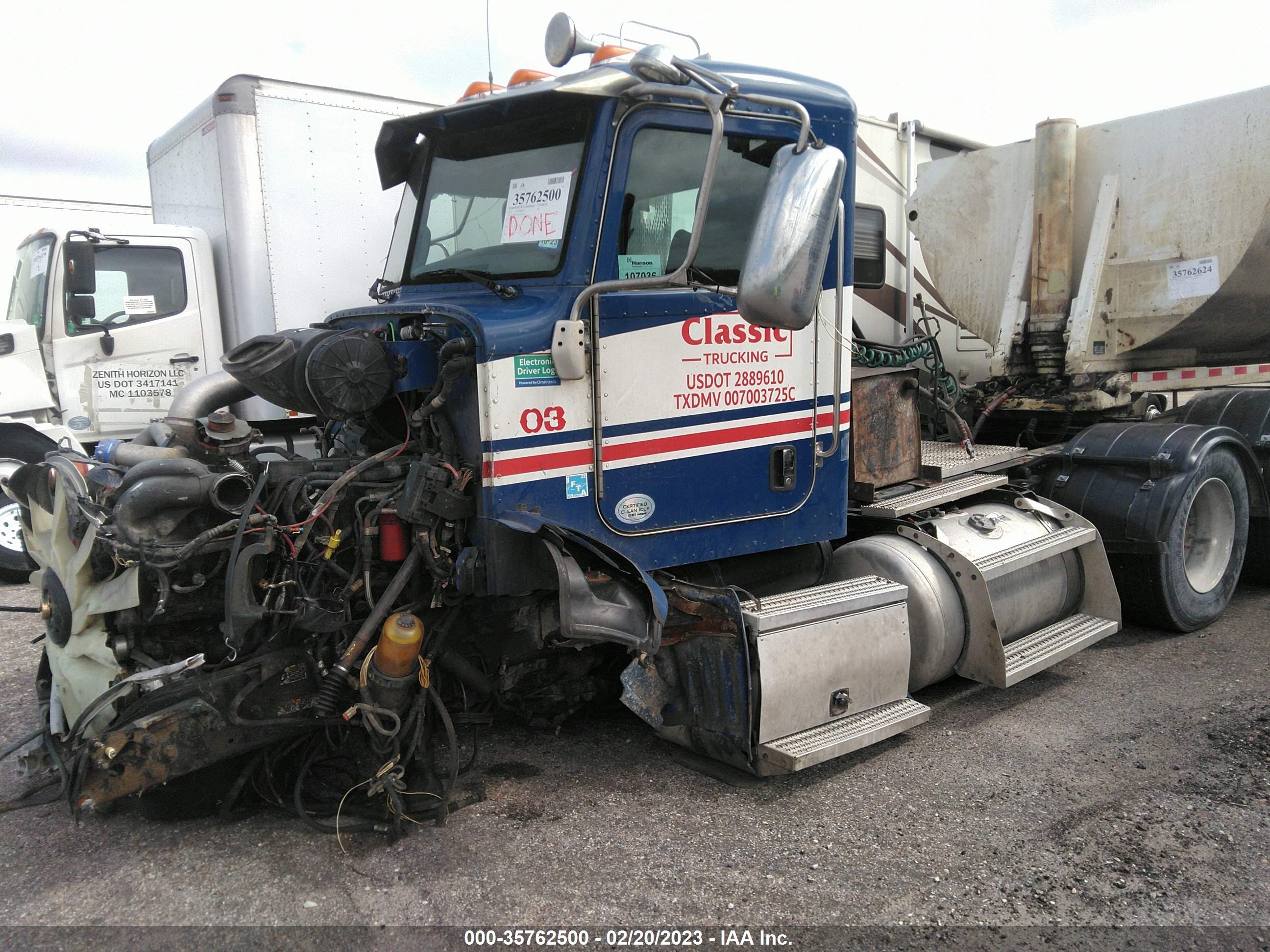 PETERBILT 384 image 2