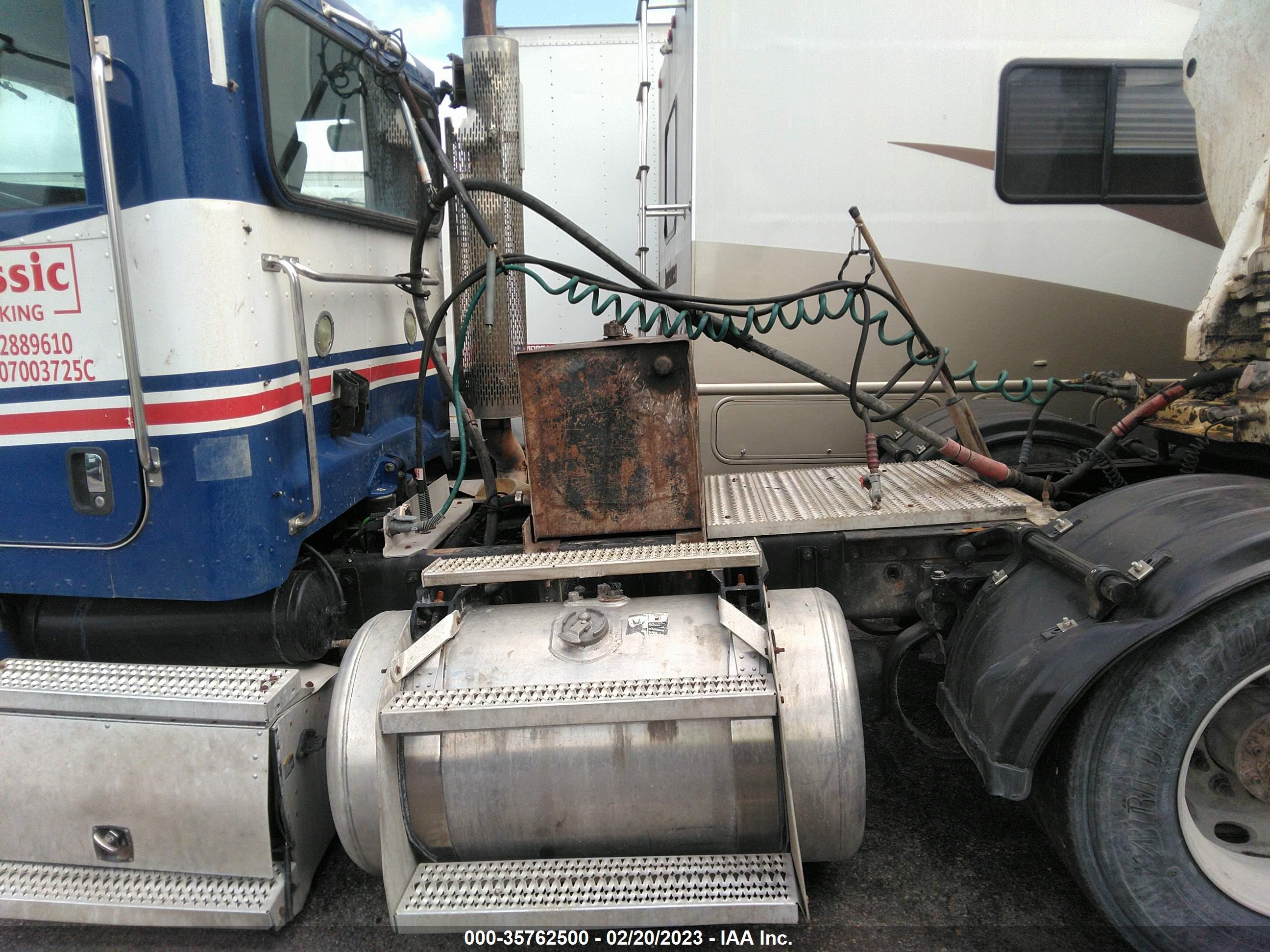 PETERBILT 384 image 7