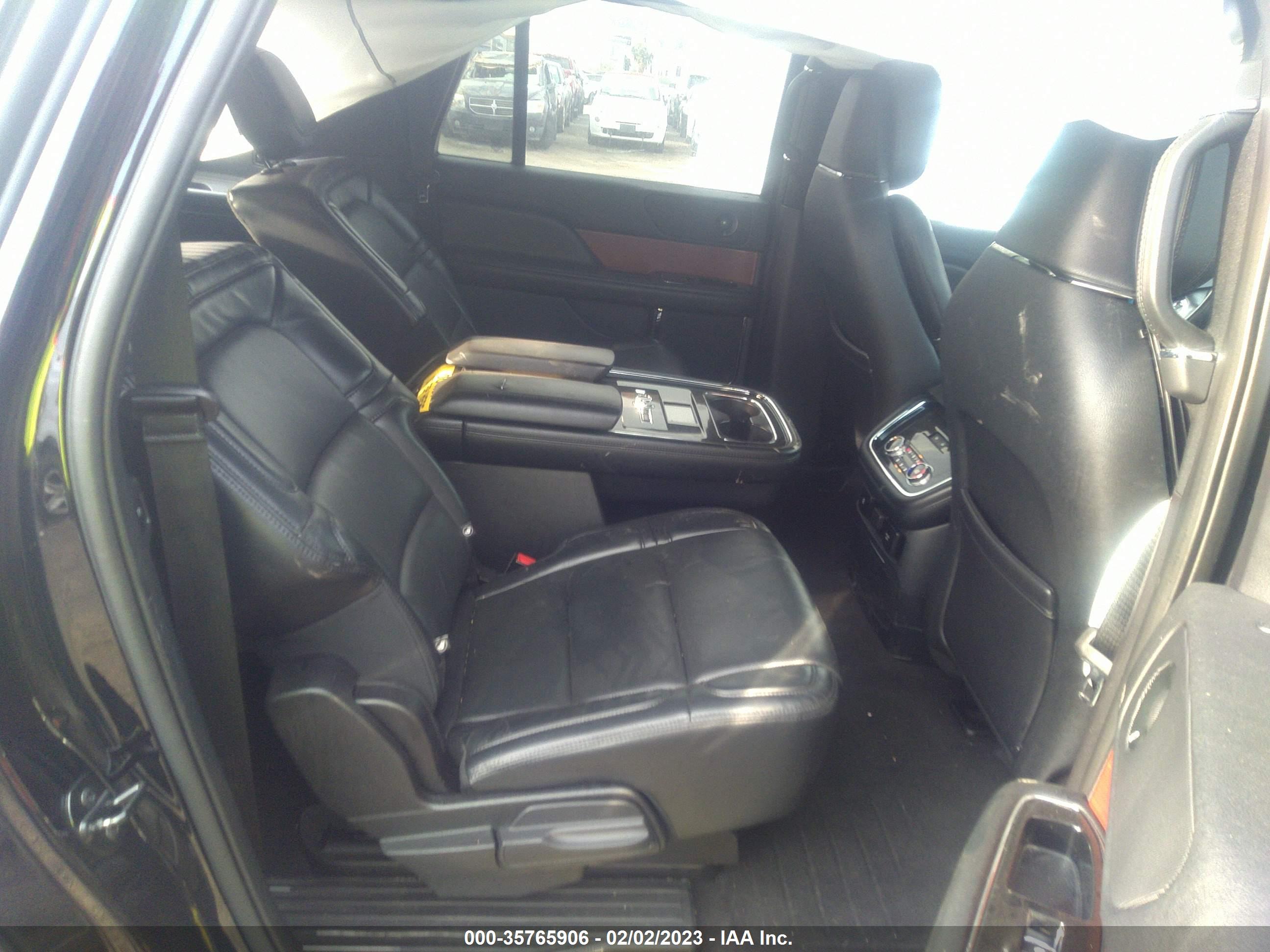 LINCOLN NAVIGATOR image 8