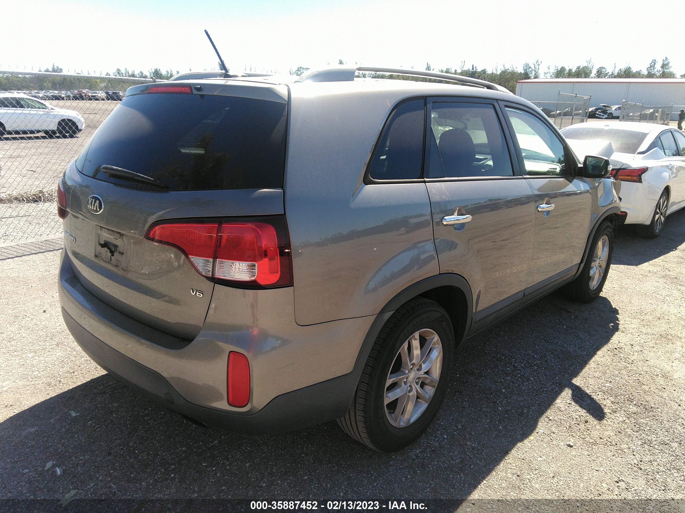 KIA SORENTO image 4