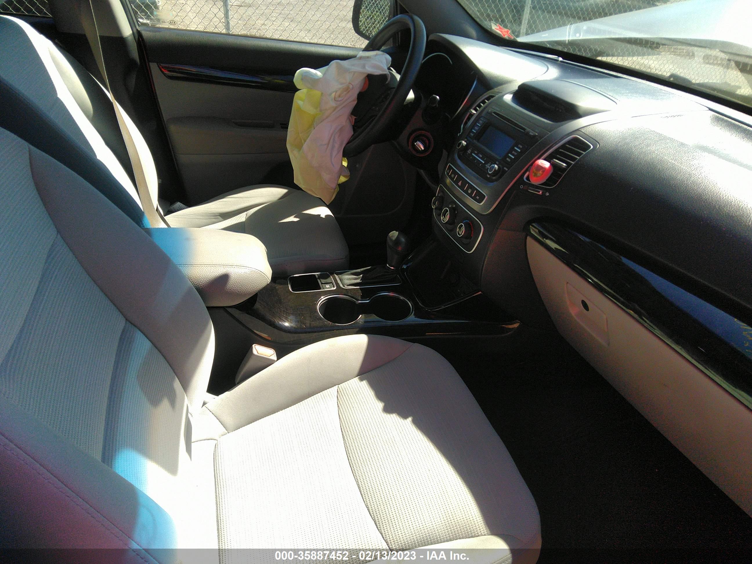 KIA SORENTO image 5
