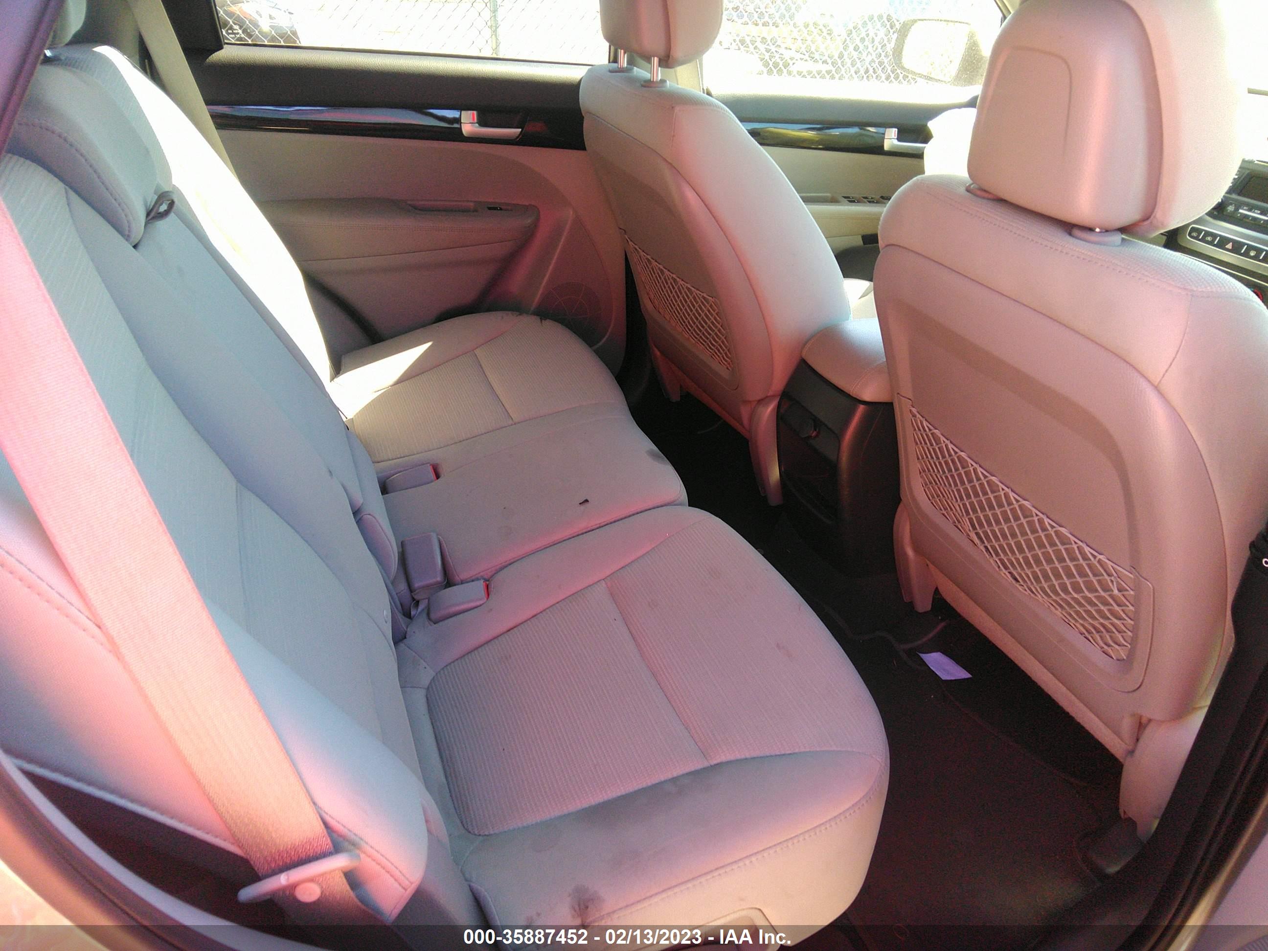 KIA SORENTO image 8