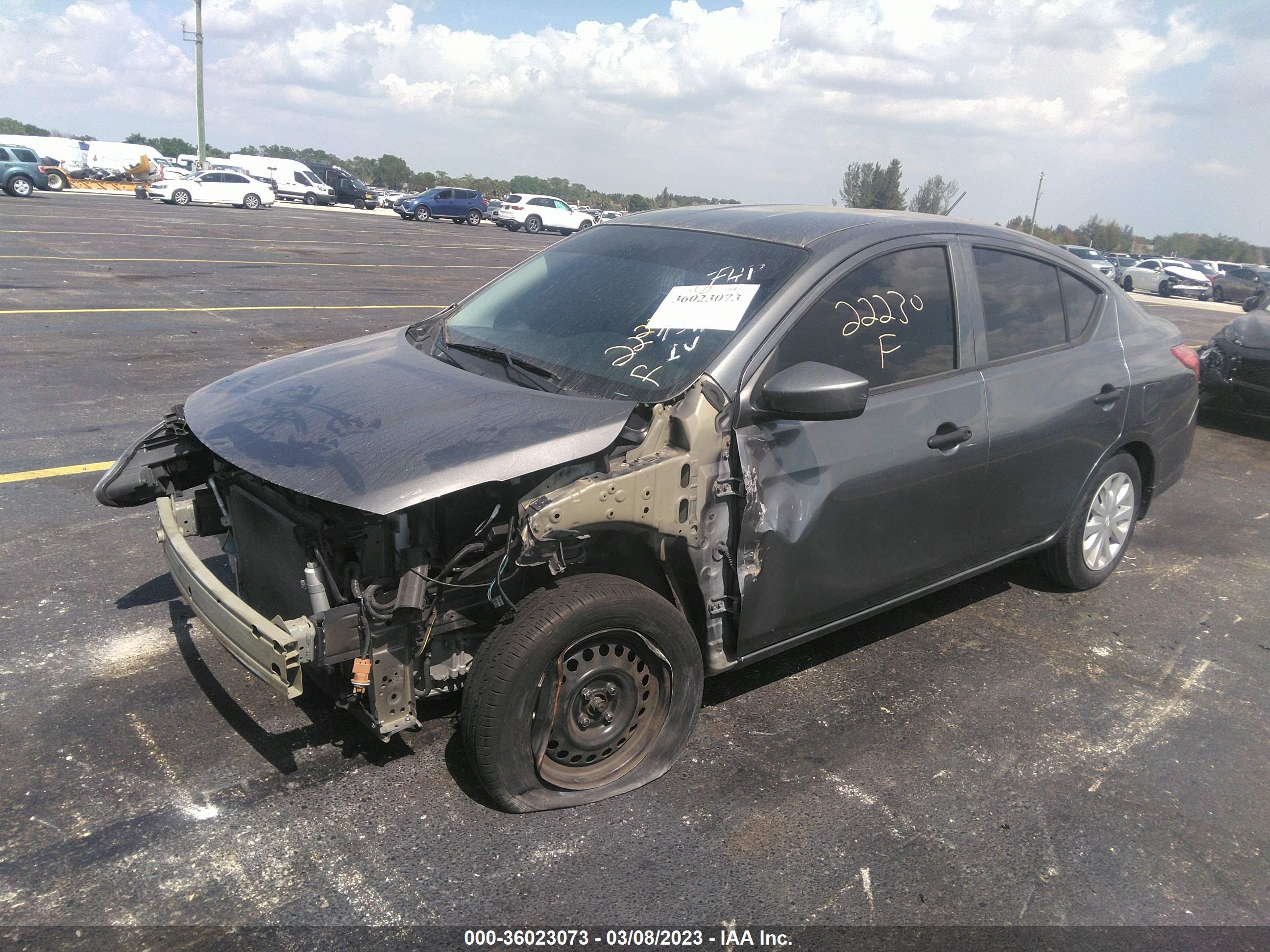 NISSAN VERSA image 2