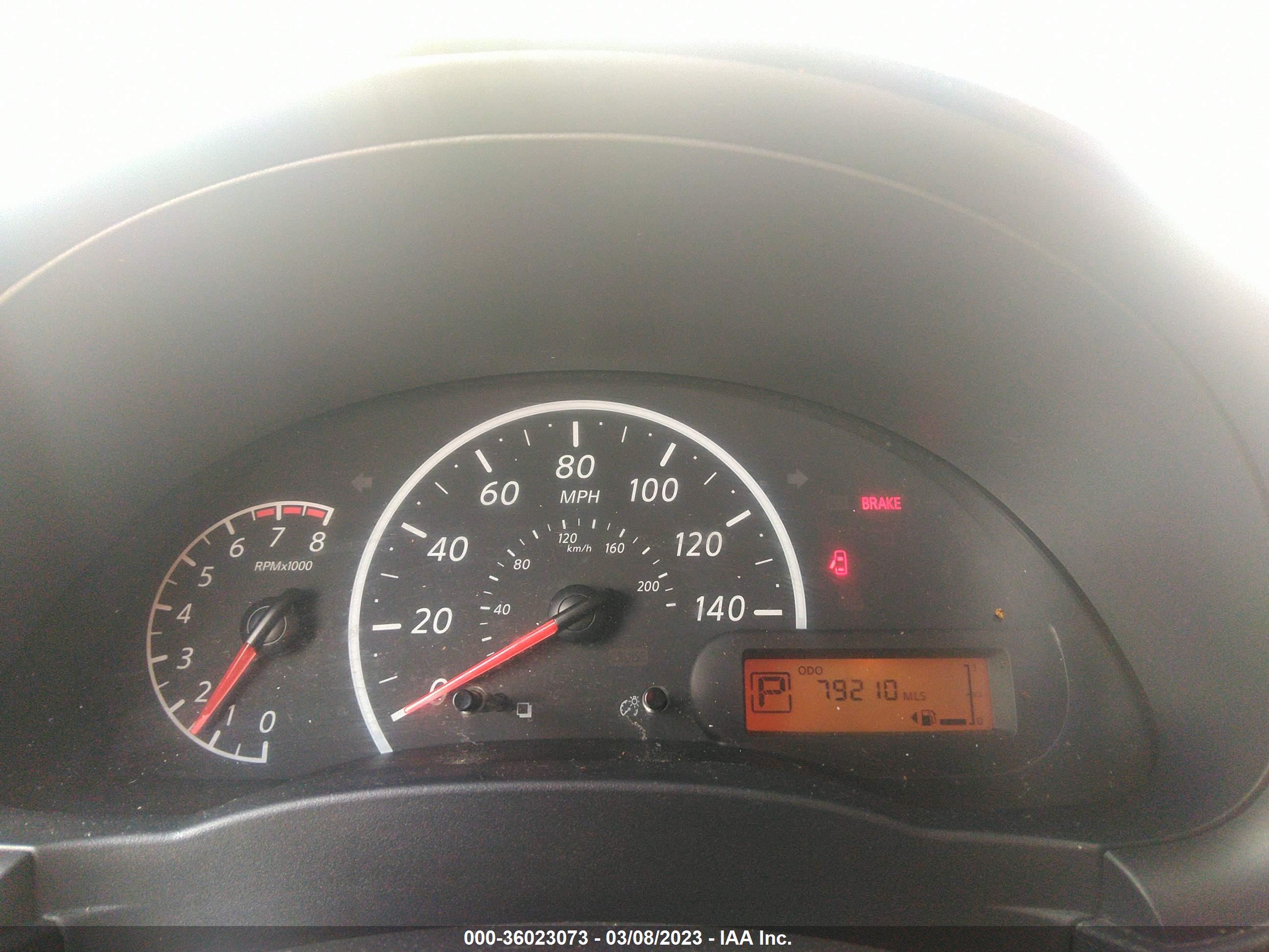 NISSAN VERSA image 7