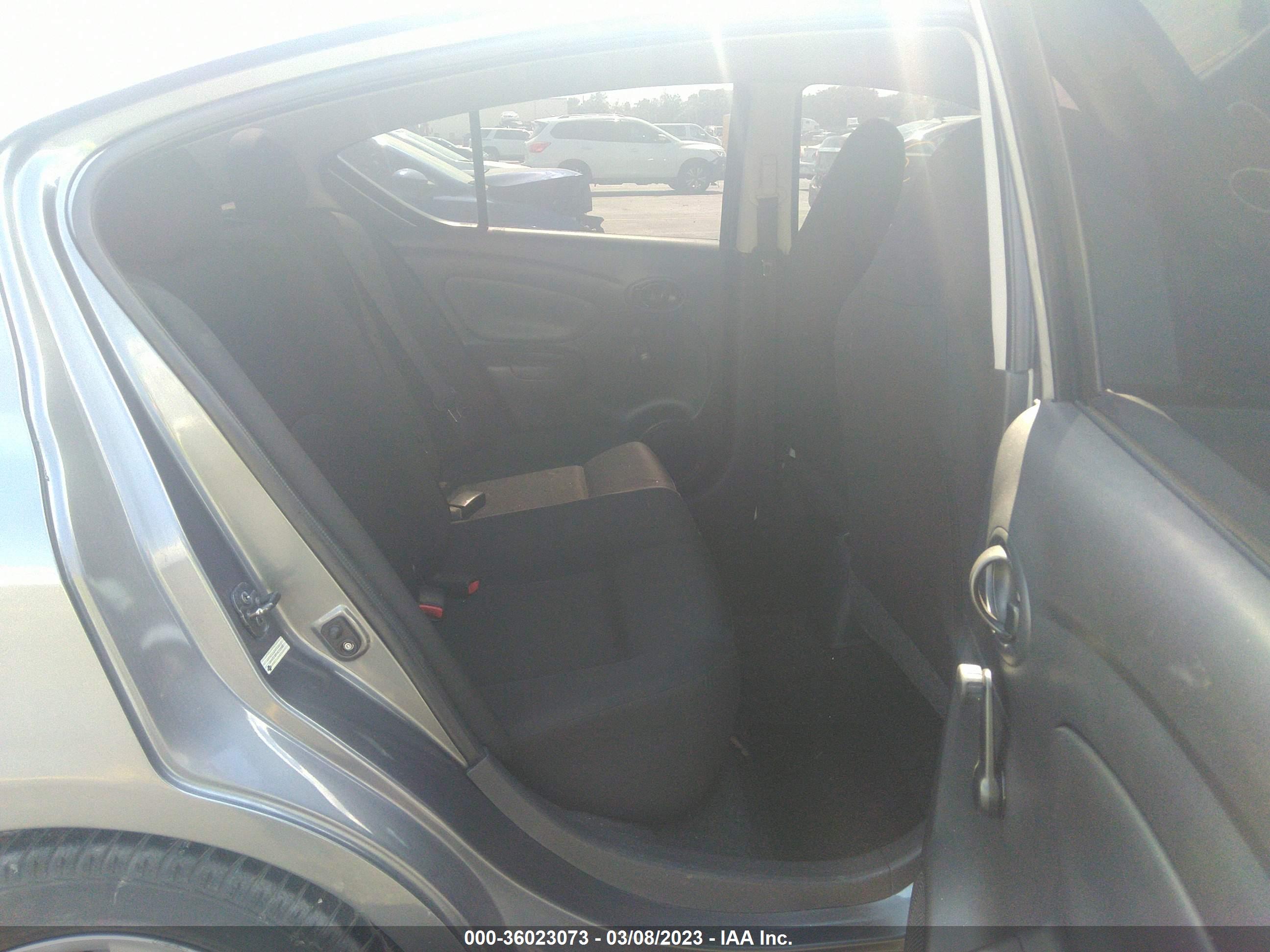 NISSAN VERSA image 8