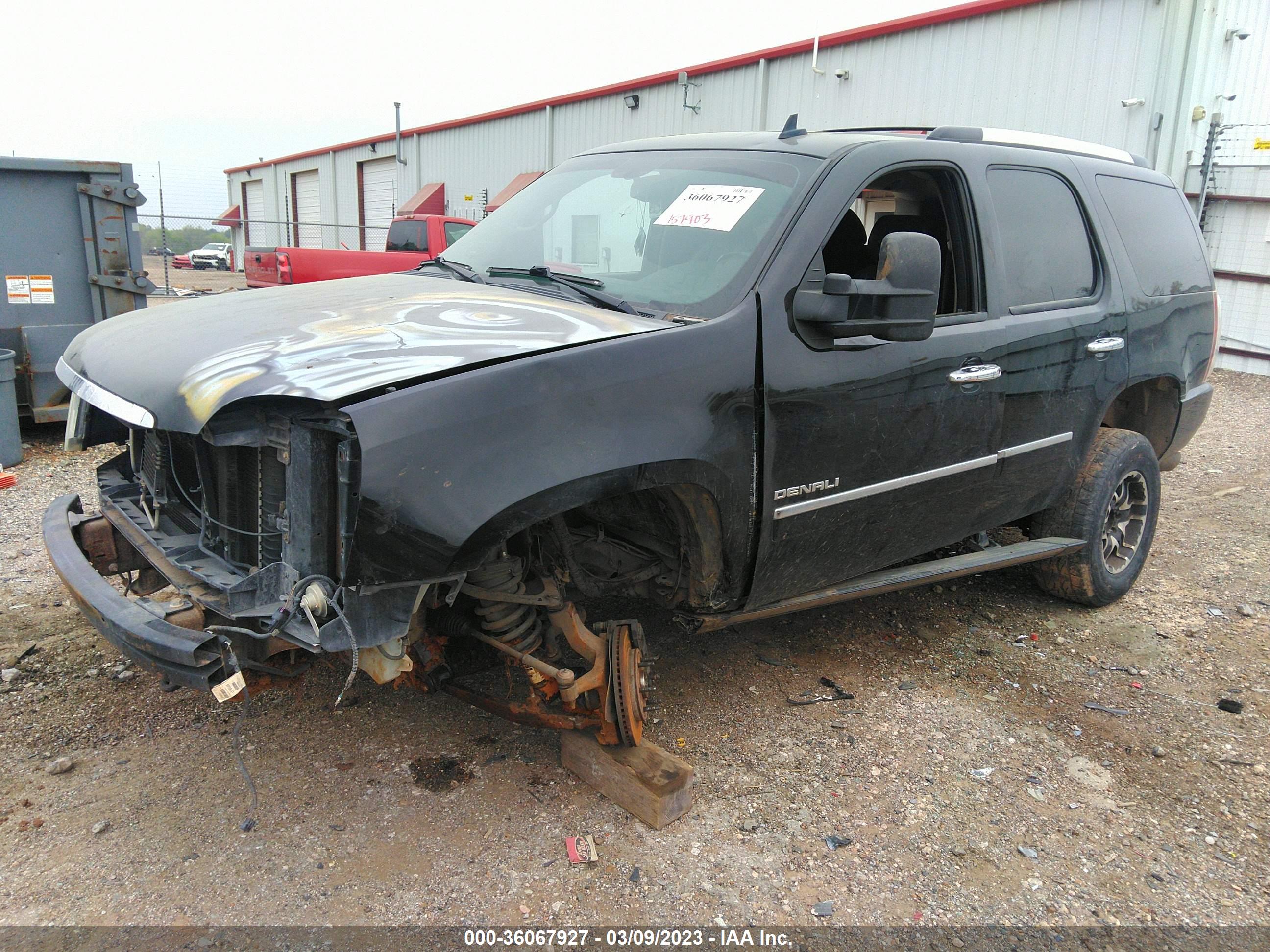GMC YUKON image 2