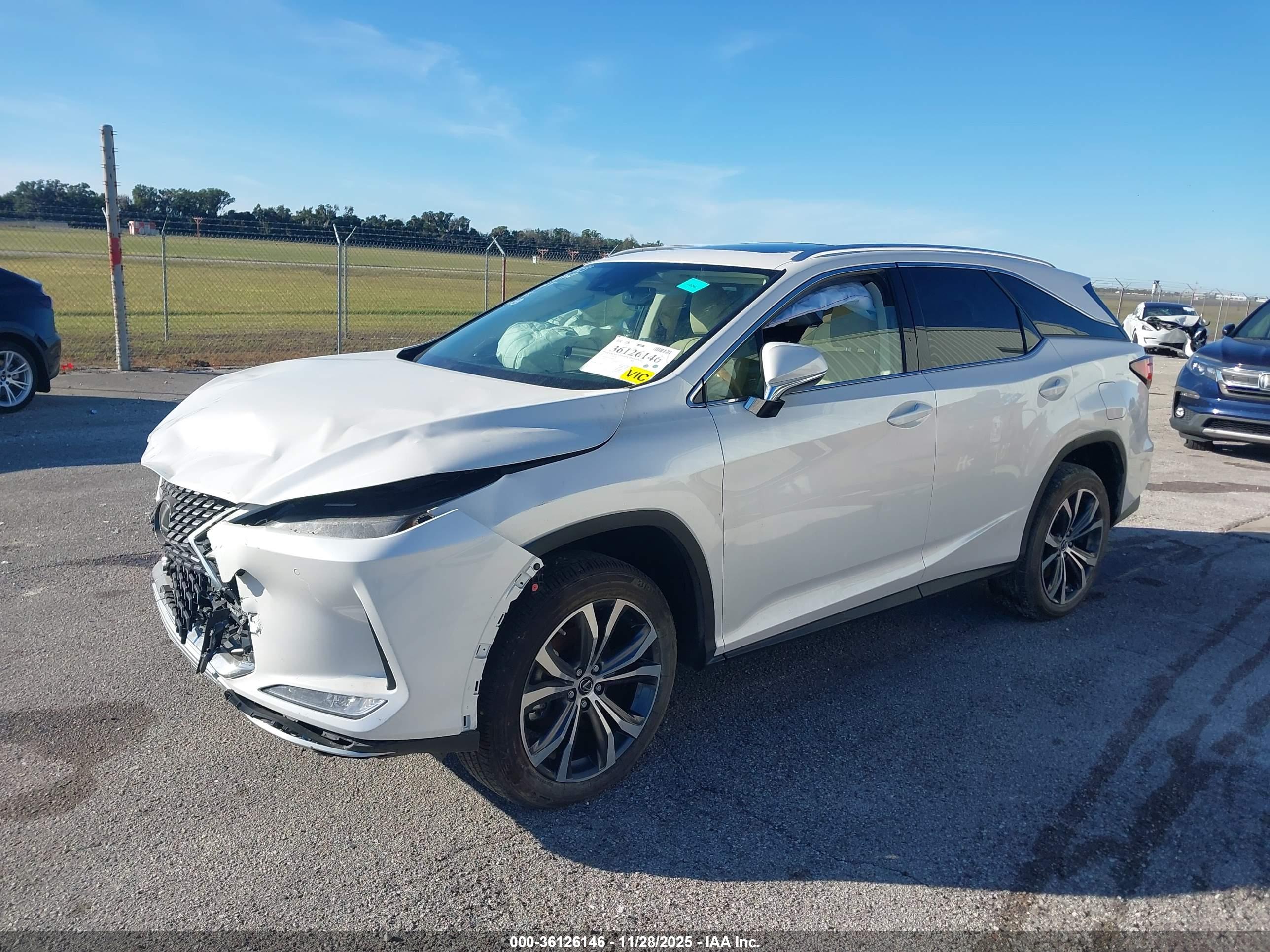 LEXUS RX image 2
