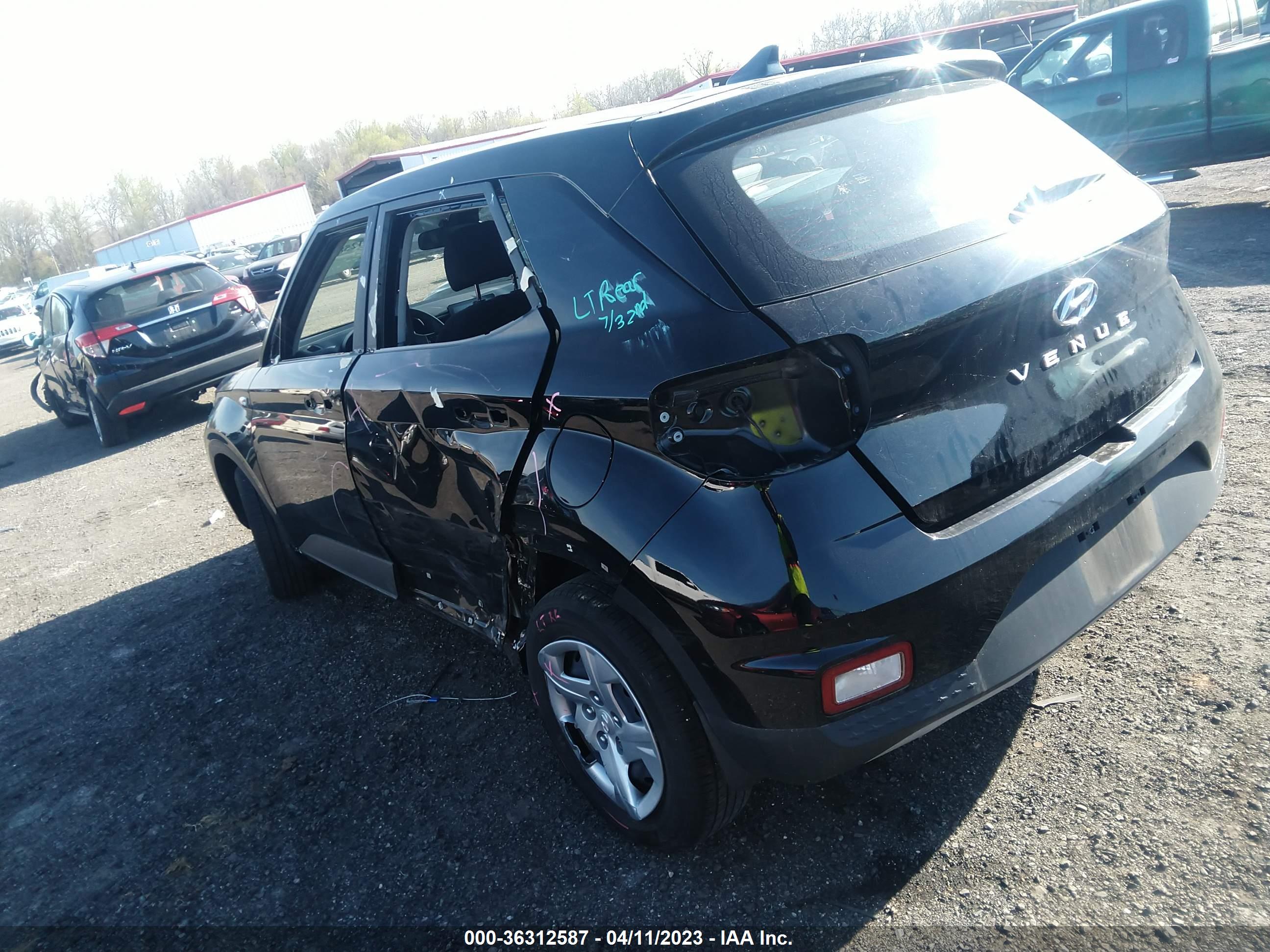 HYUNDAI VENUE image 3