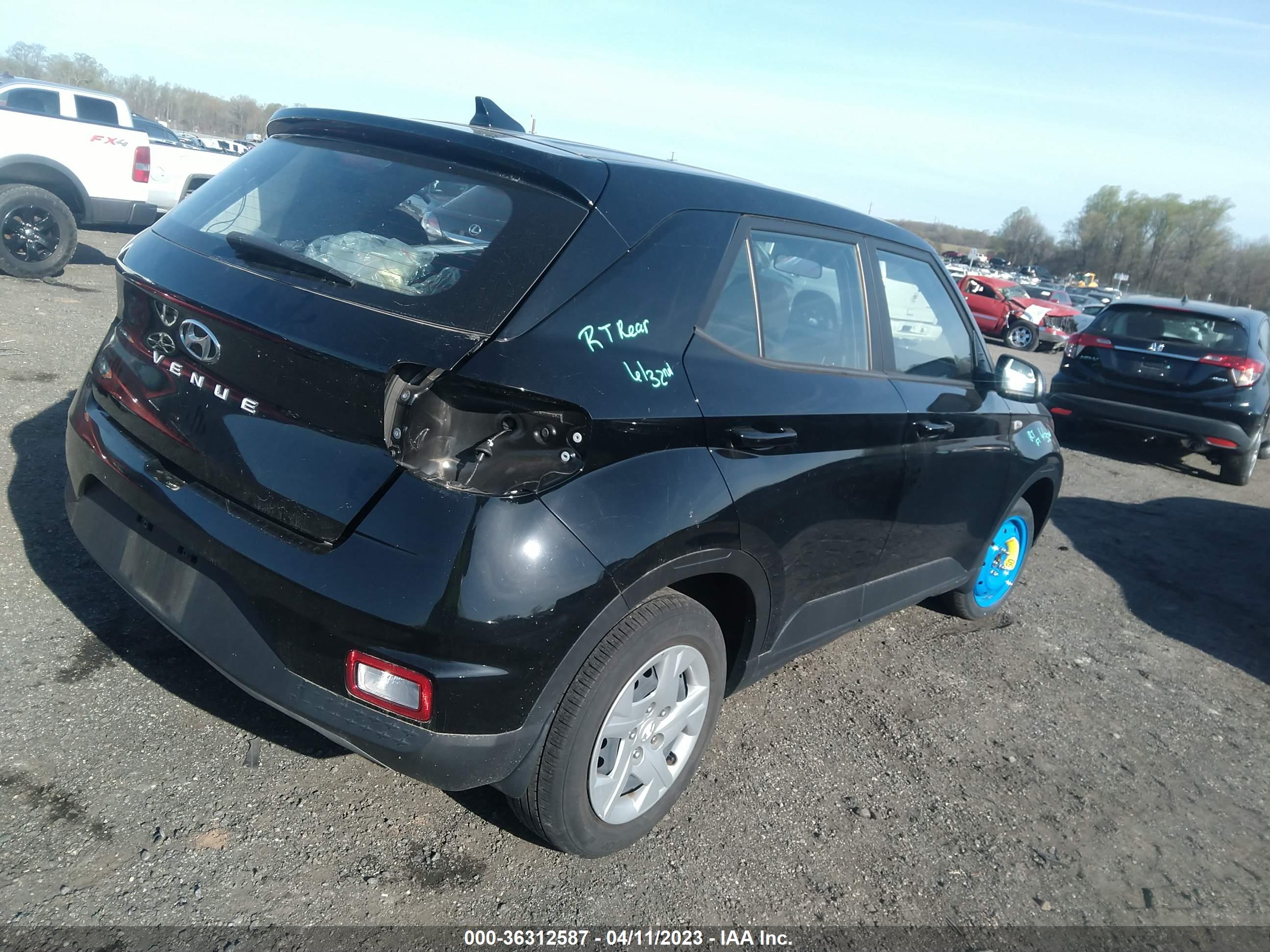 HYUNDAI VENUE image 4
