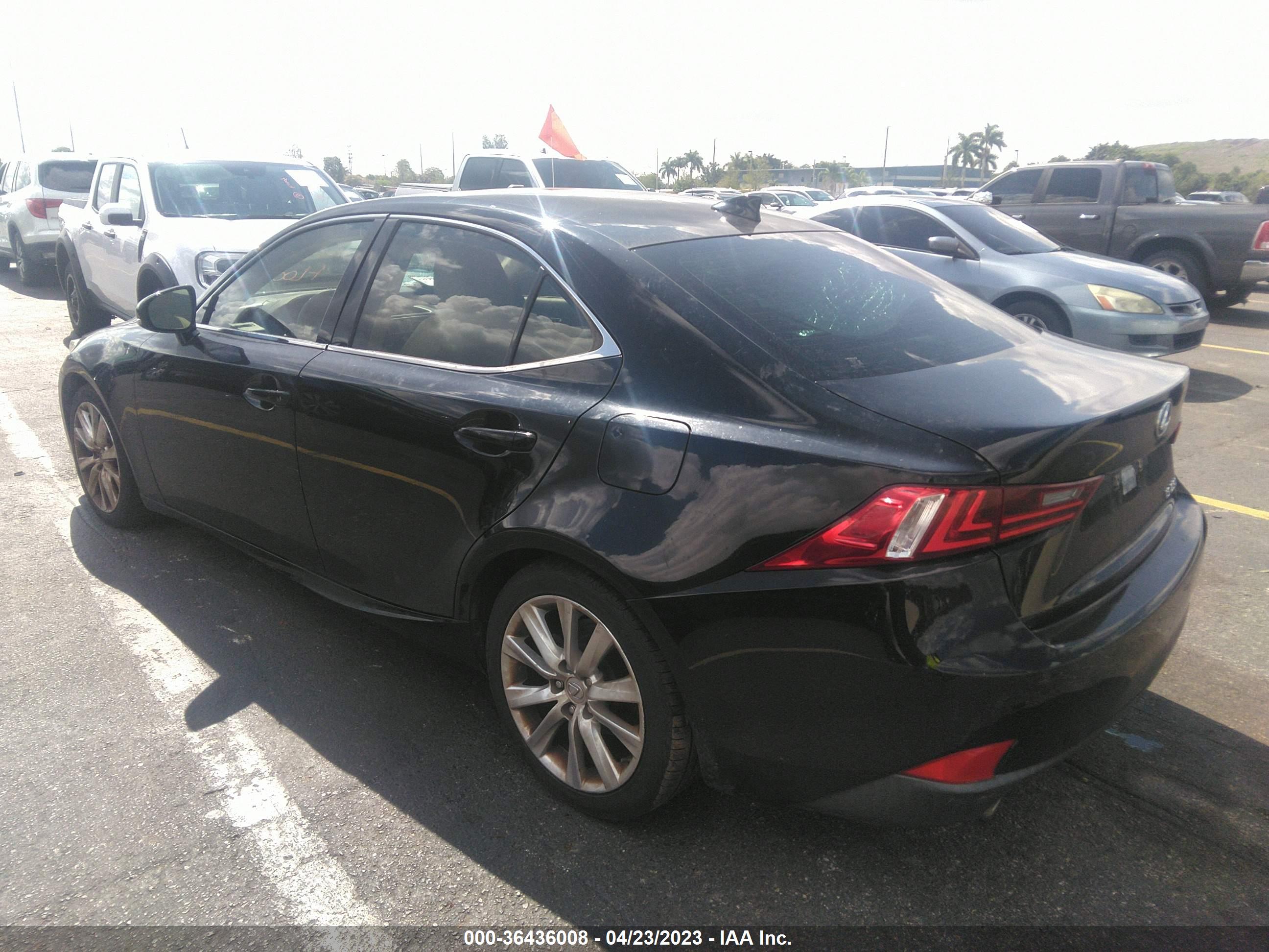 LEXUS IS image 3