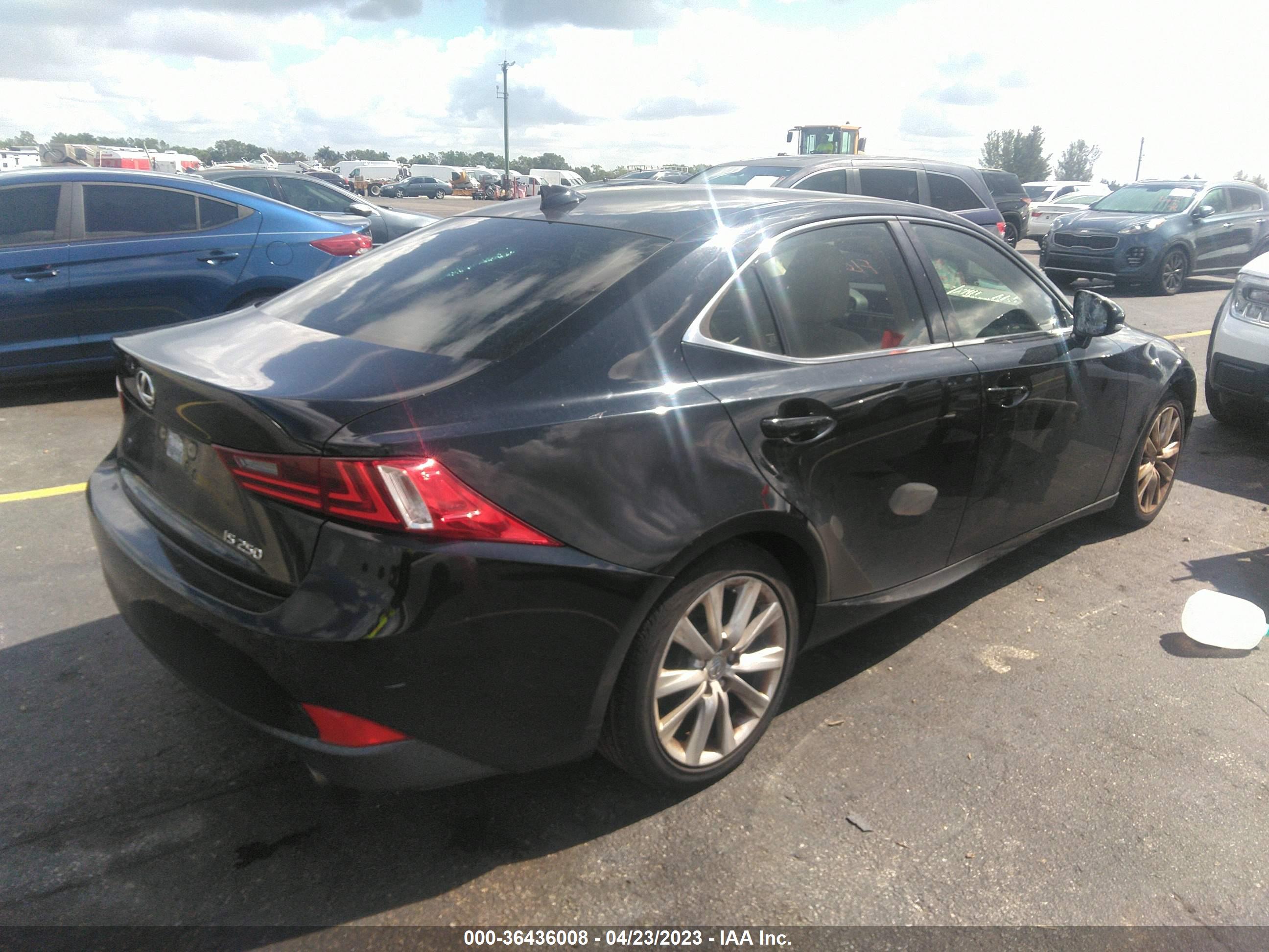 LEXUS IS image 4