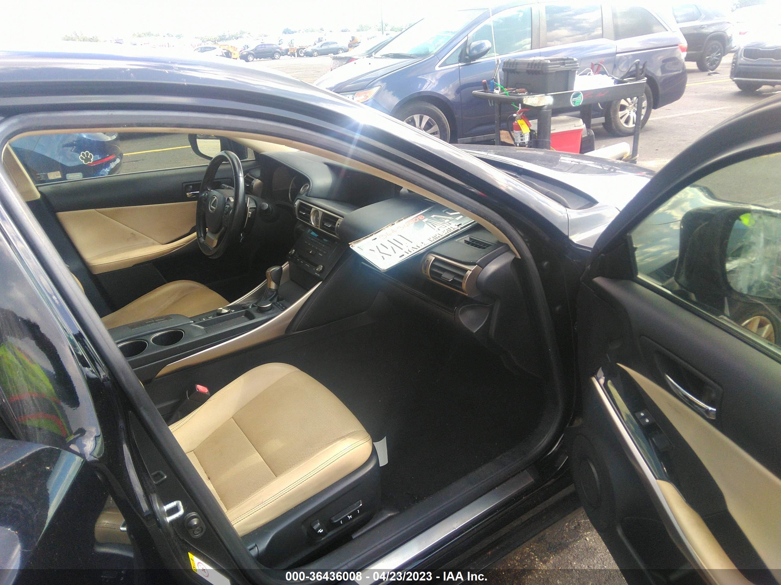 LEXUS IS image 5