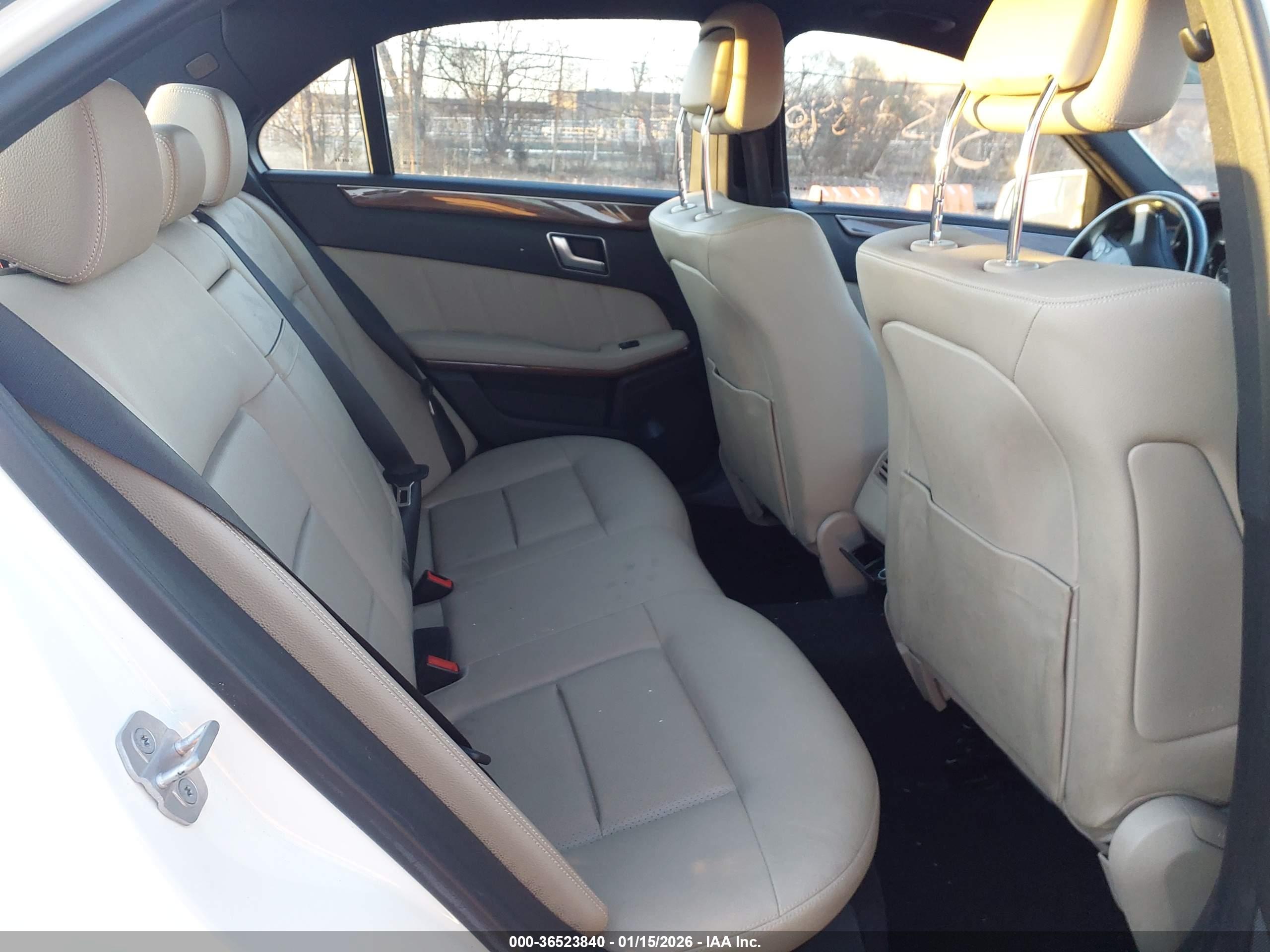 MERCEDES-BENZ E image 8