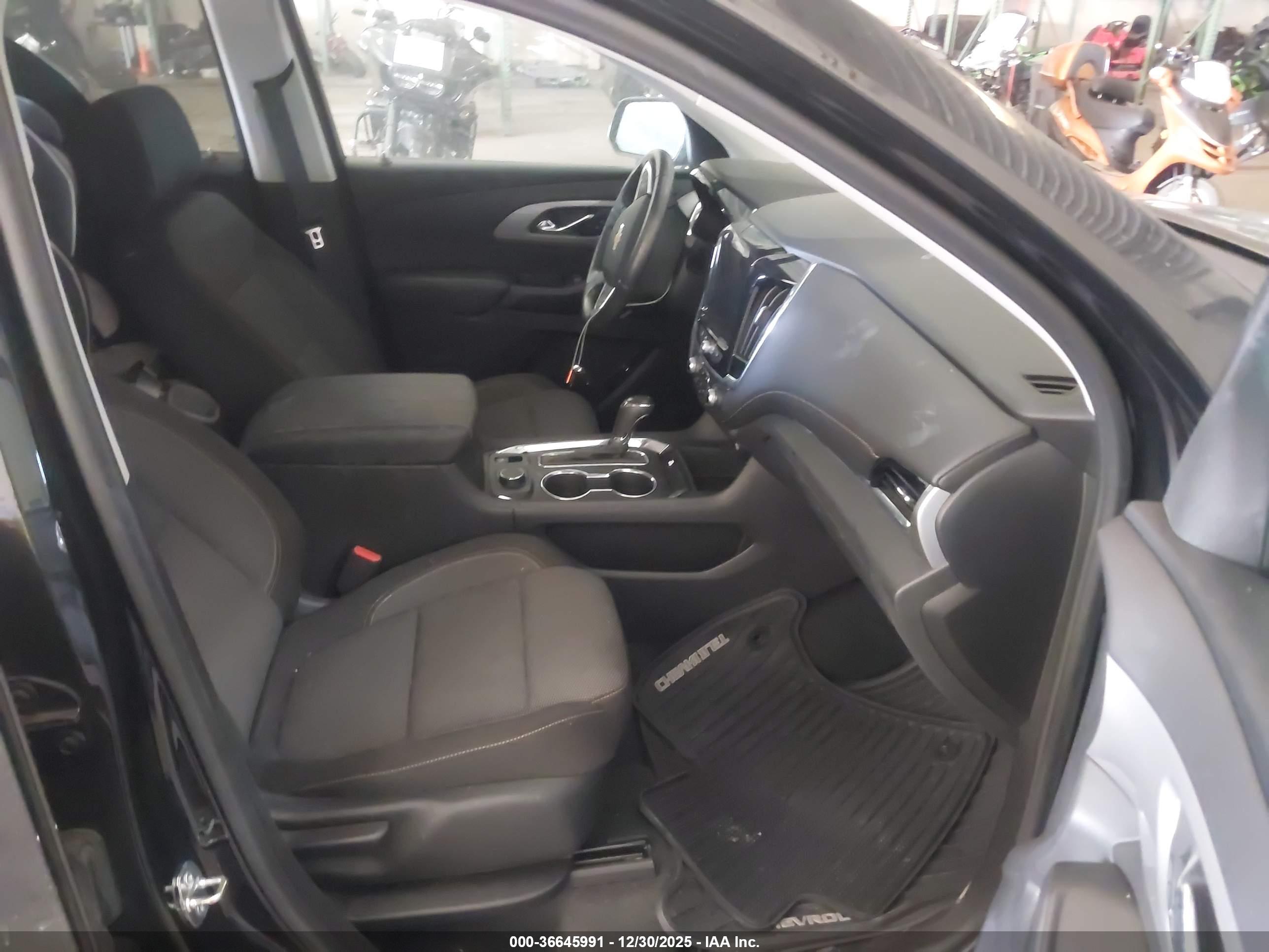 CHEVROLET TRAVERSE image 5