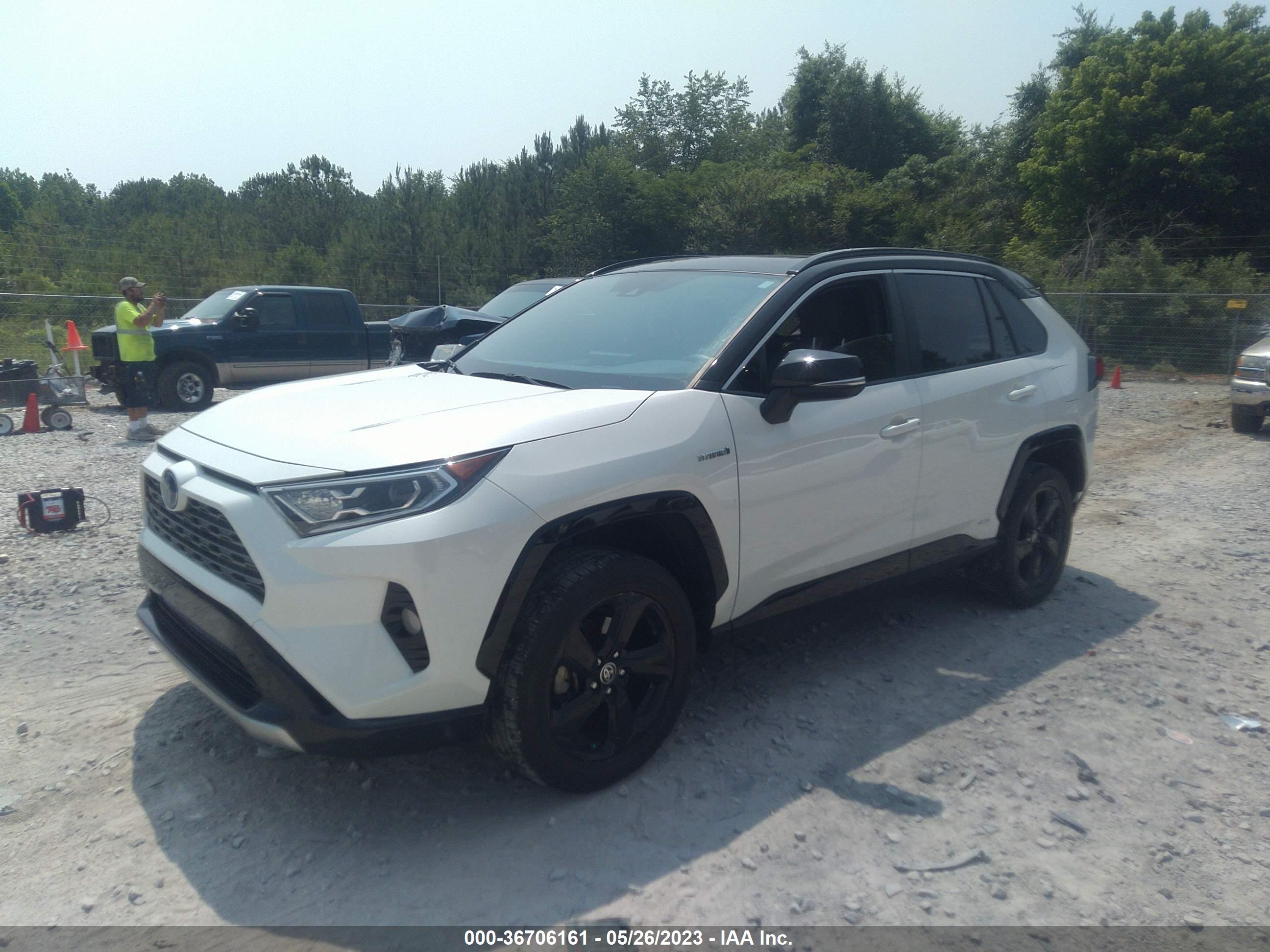 TOYOTA RAV4 image 2