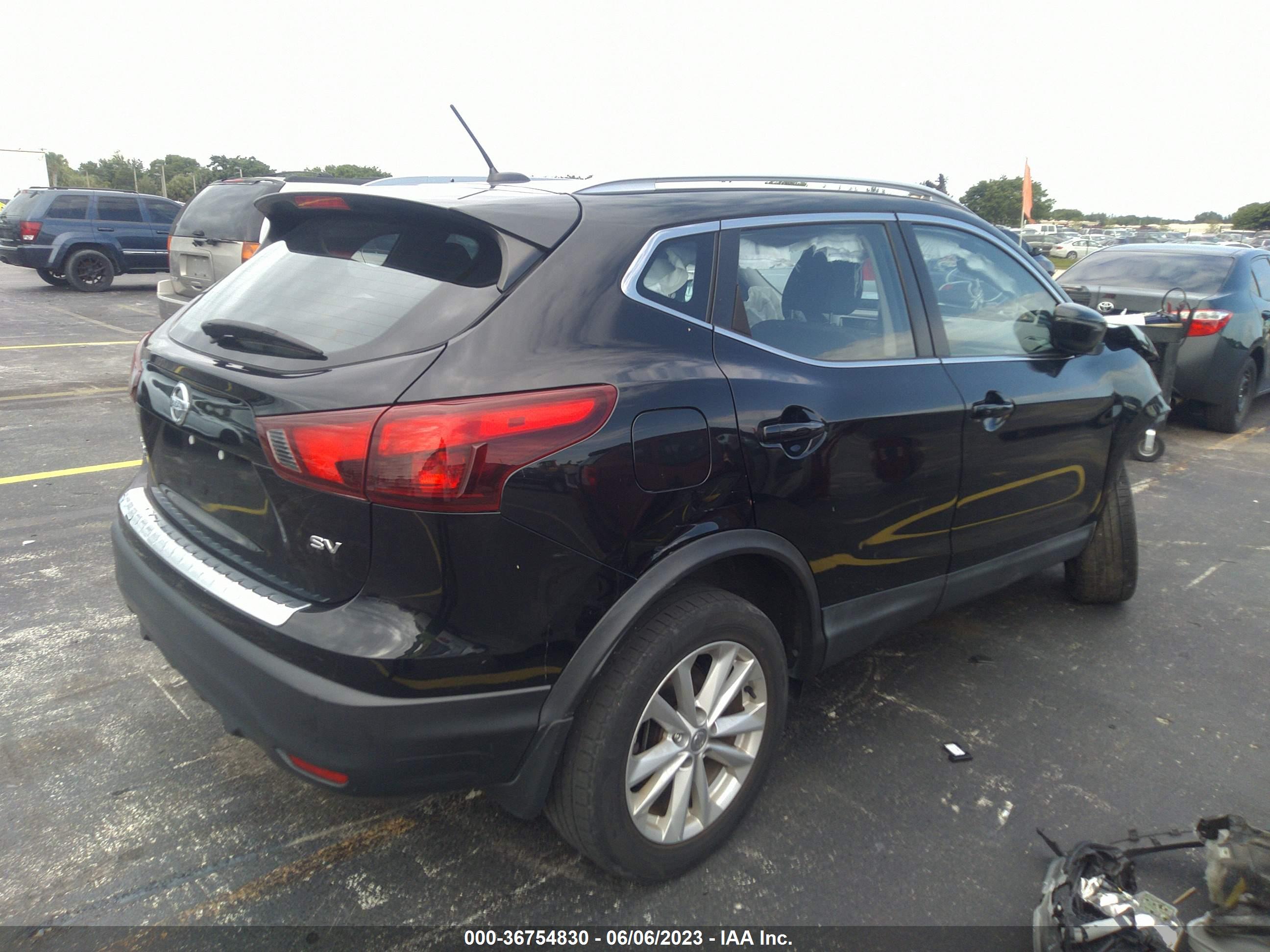 NISSAN ROGUE image 4