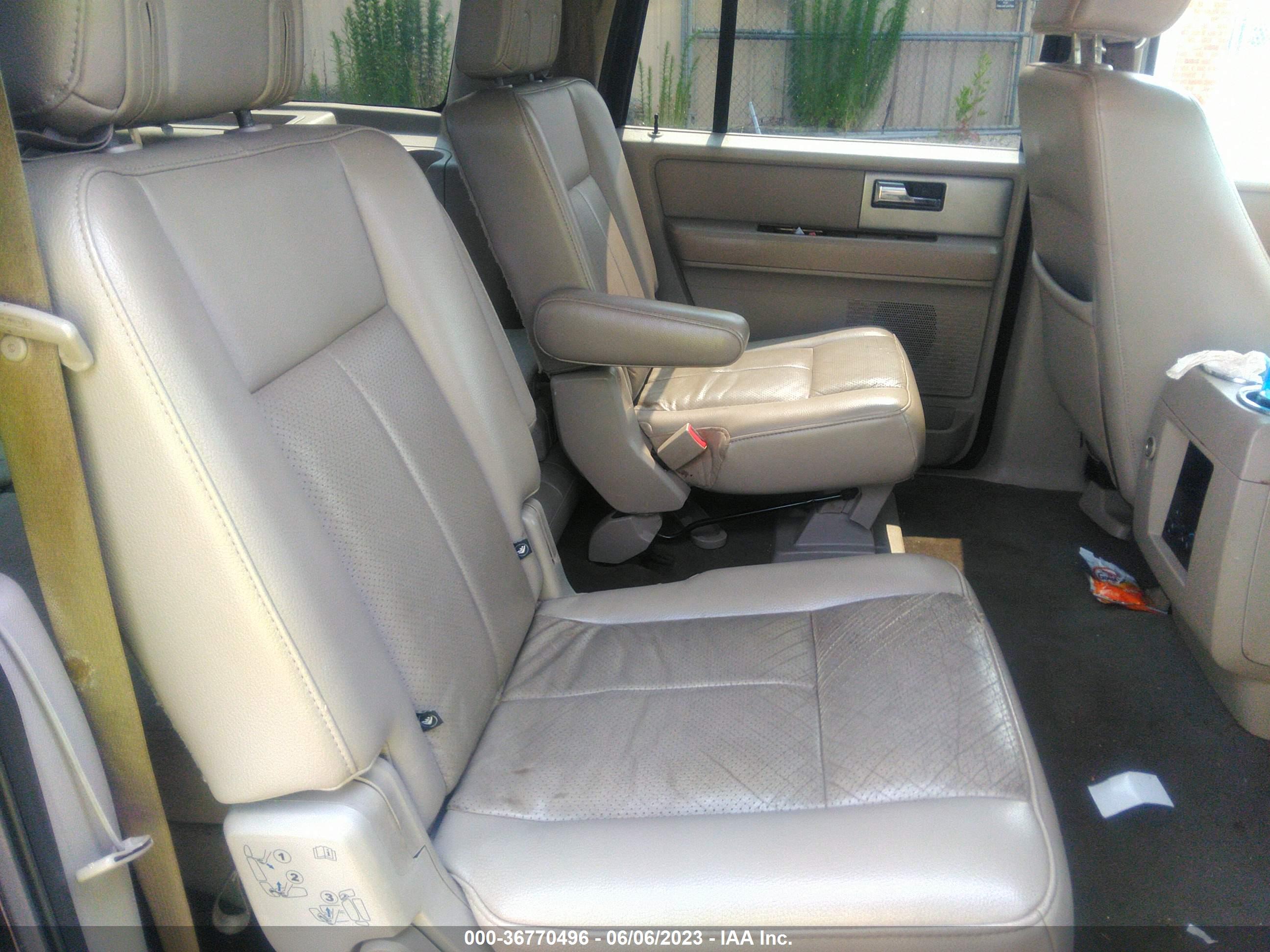 FORD EXPEDITION image 8