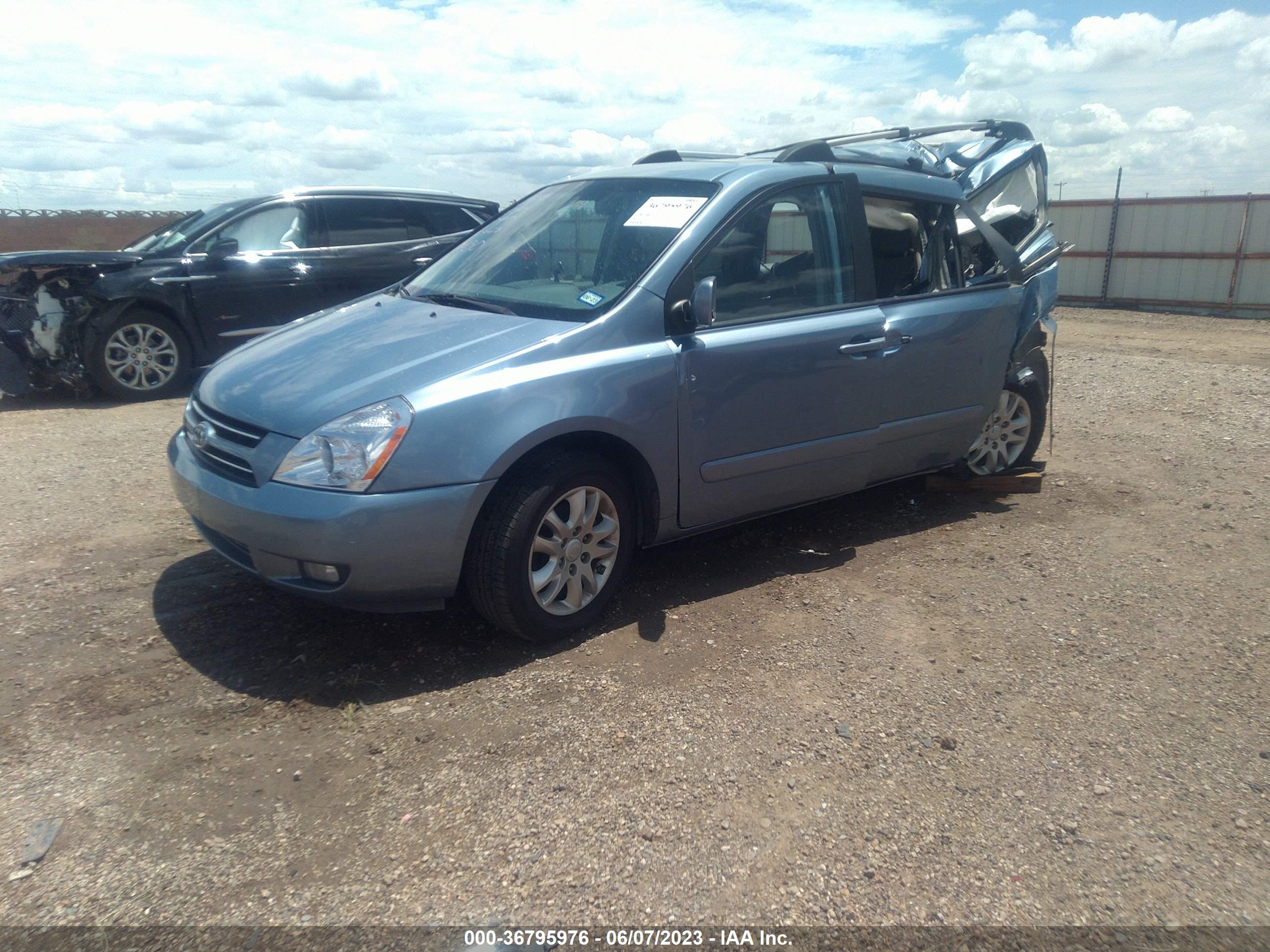 KIA SEDONA image 2