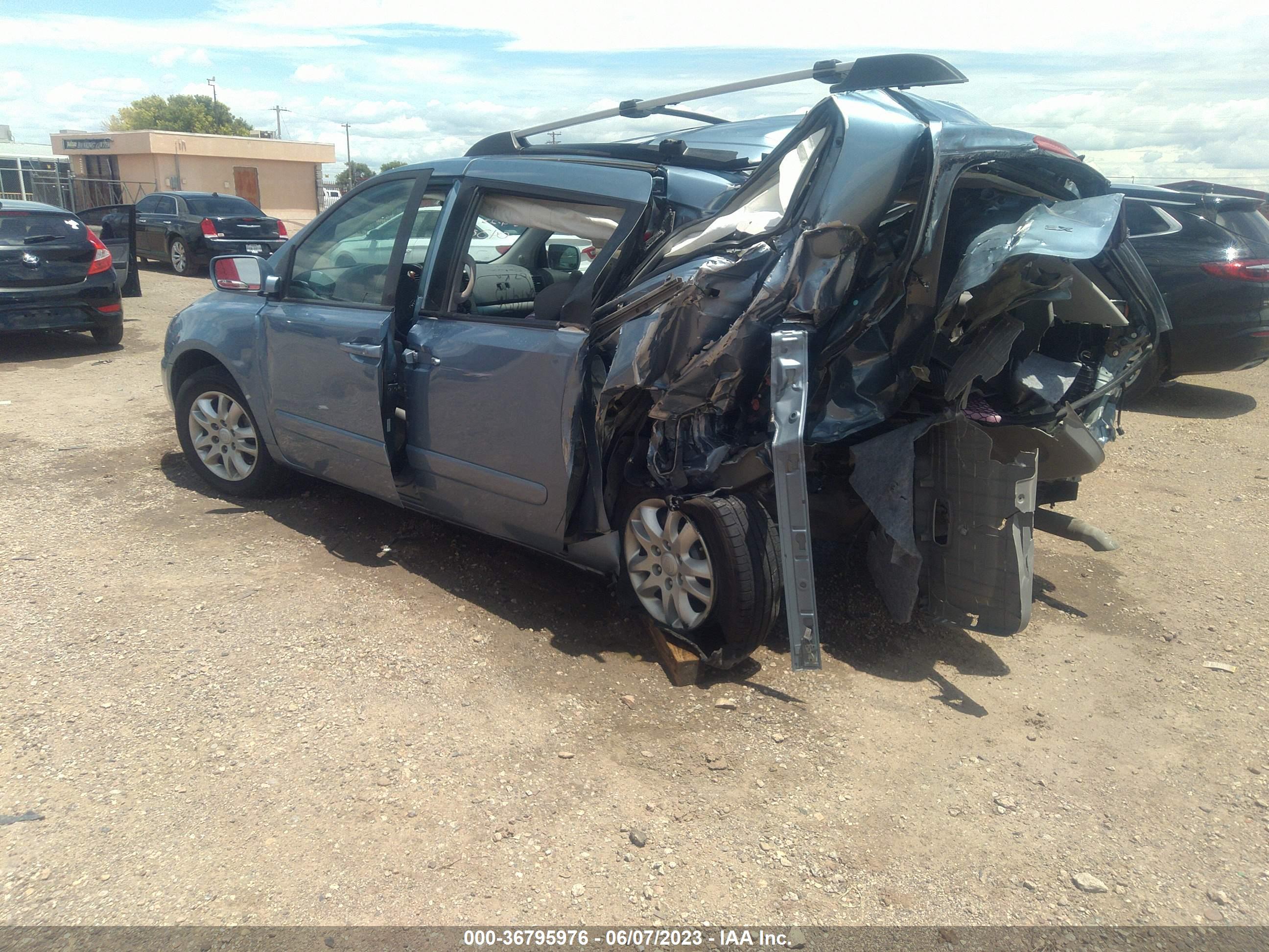 KIA SEDONA image 3
