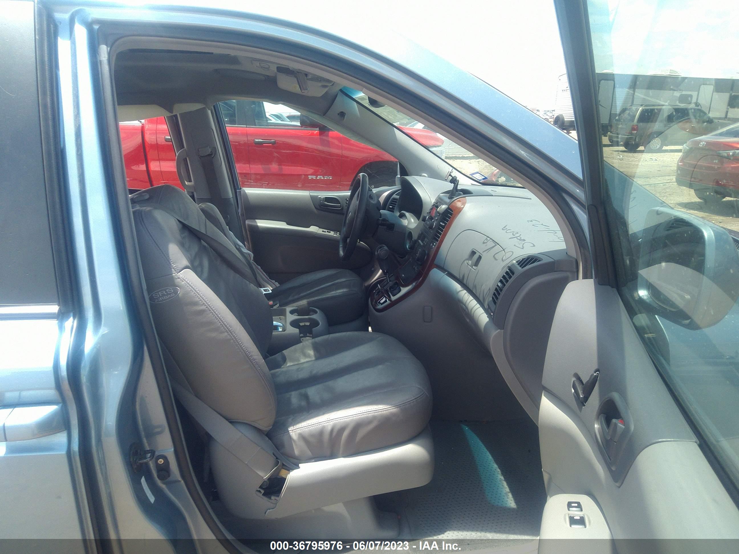 KIA SEDONA image 5