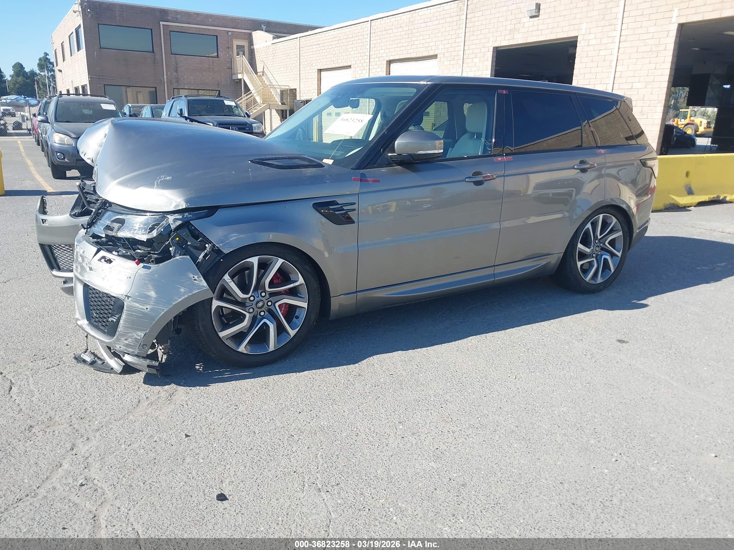 LAND ROVER image 2