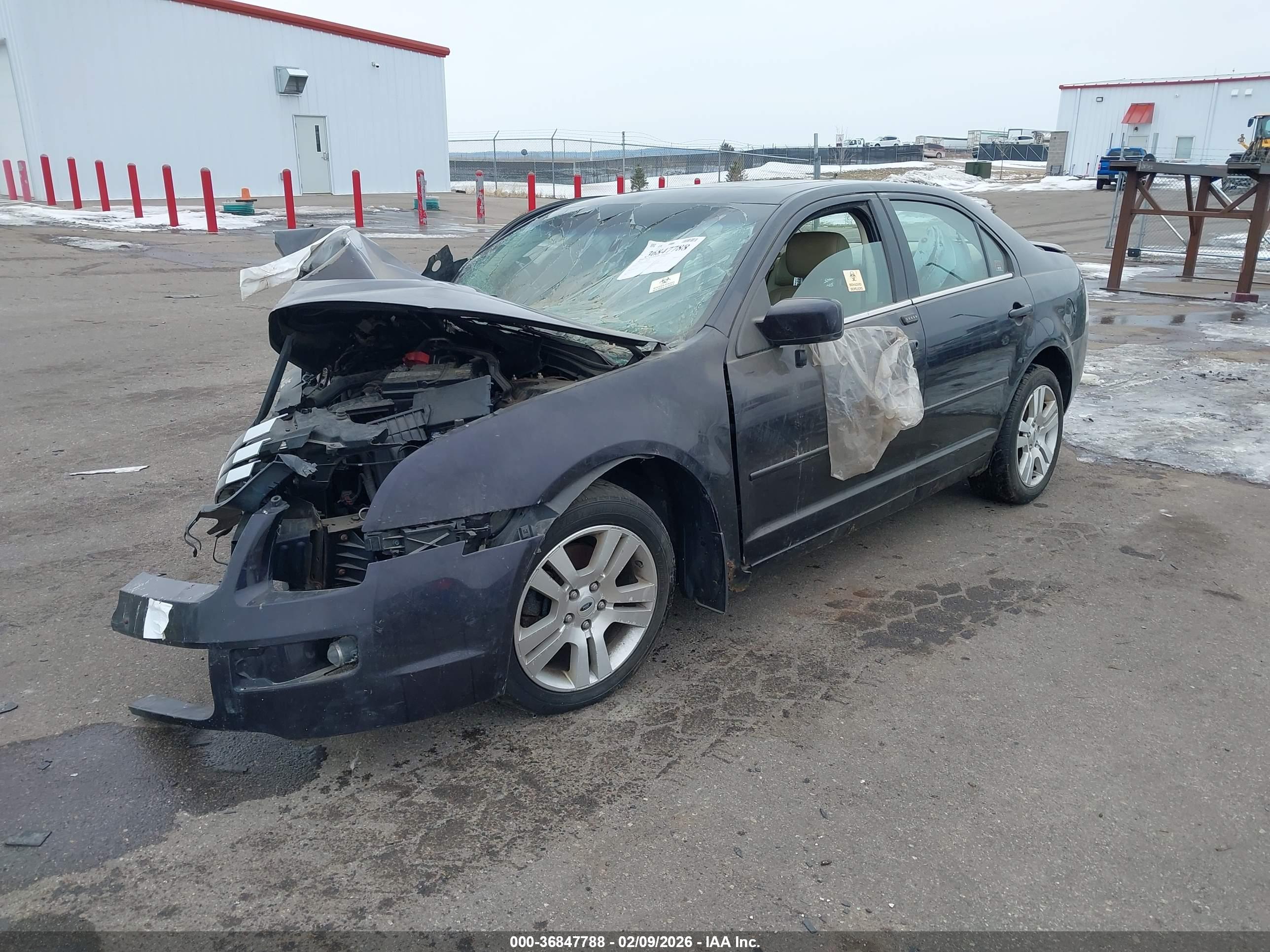 FORD FUSION image 2