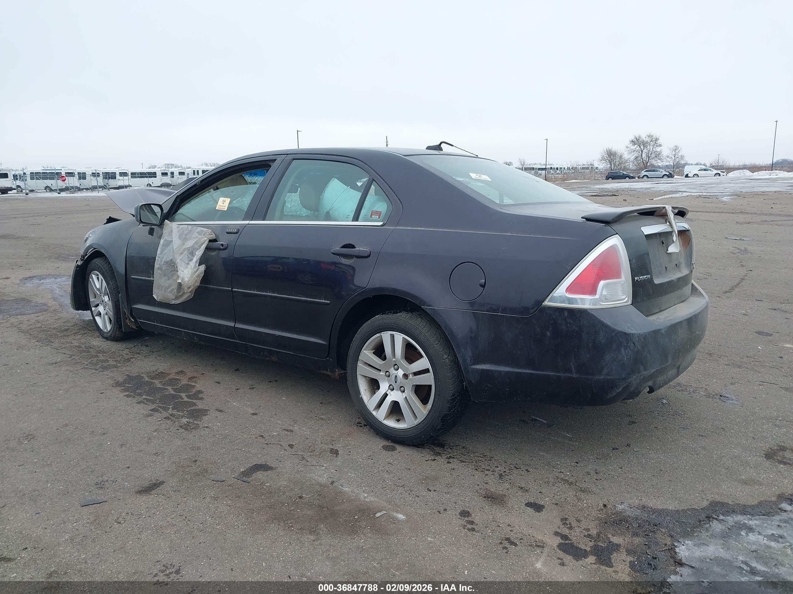 FORD FUSION image 3