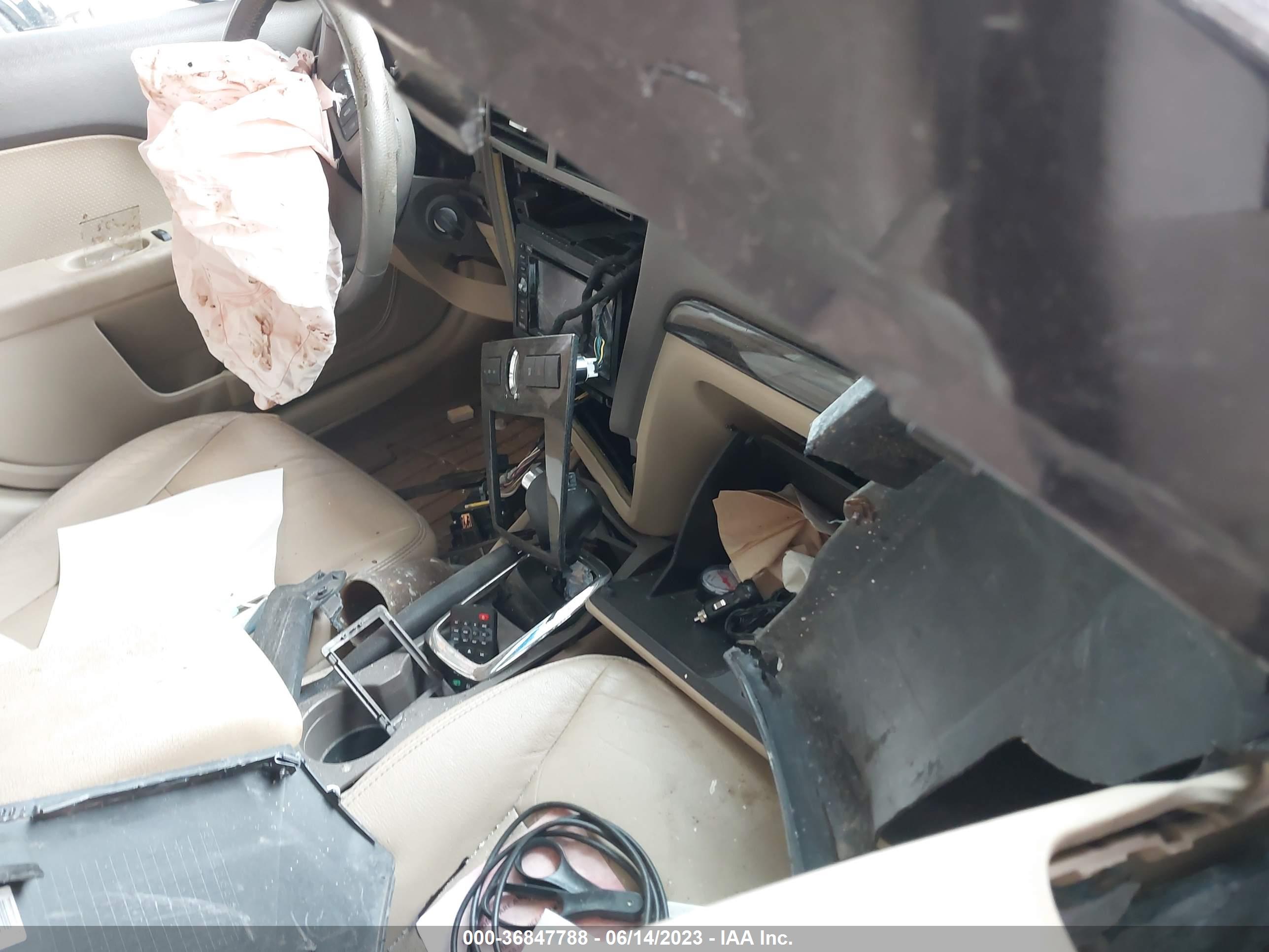 FORD FUSION image 5