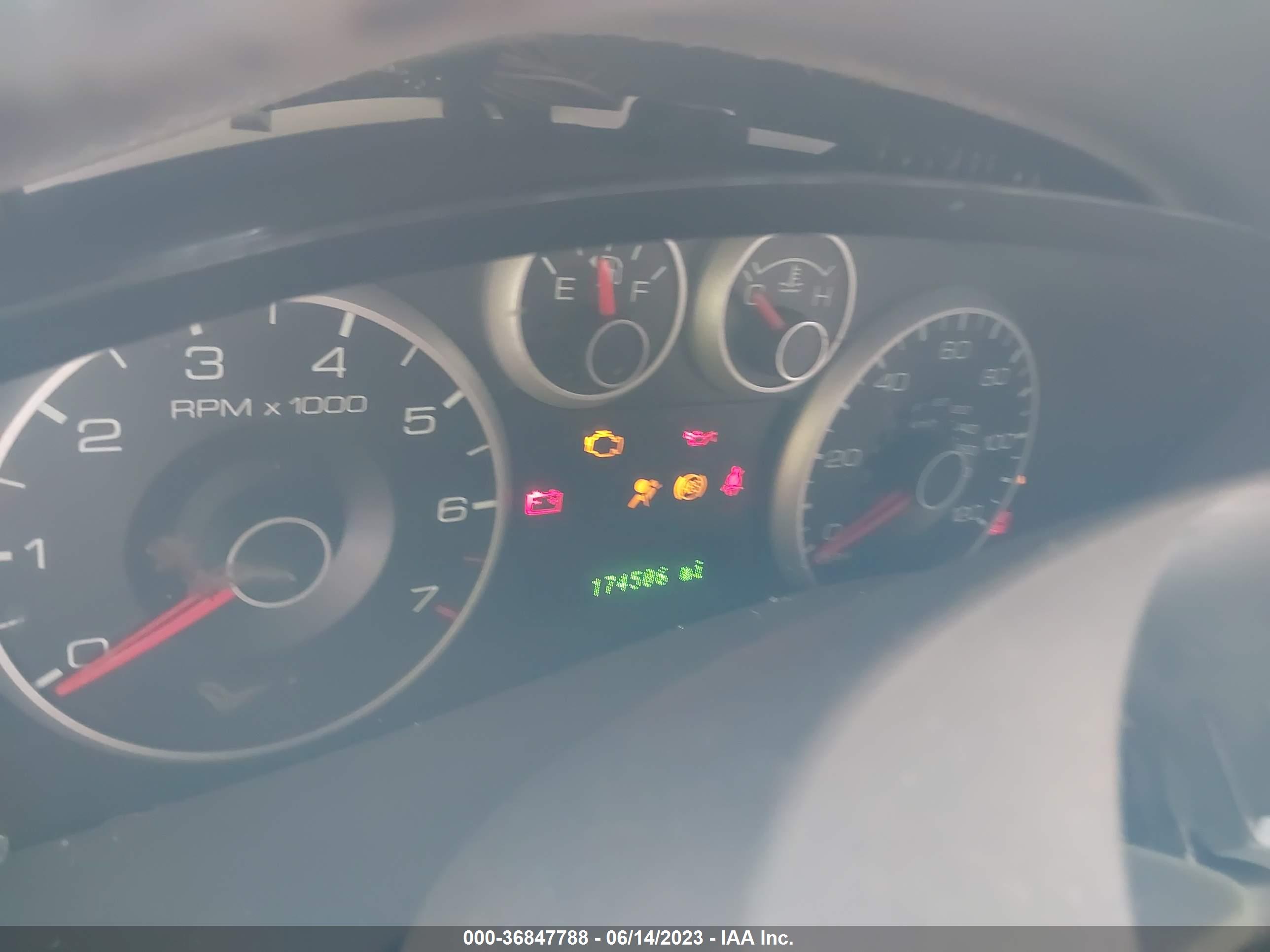 FORD FUSION image 7