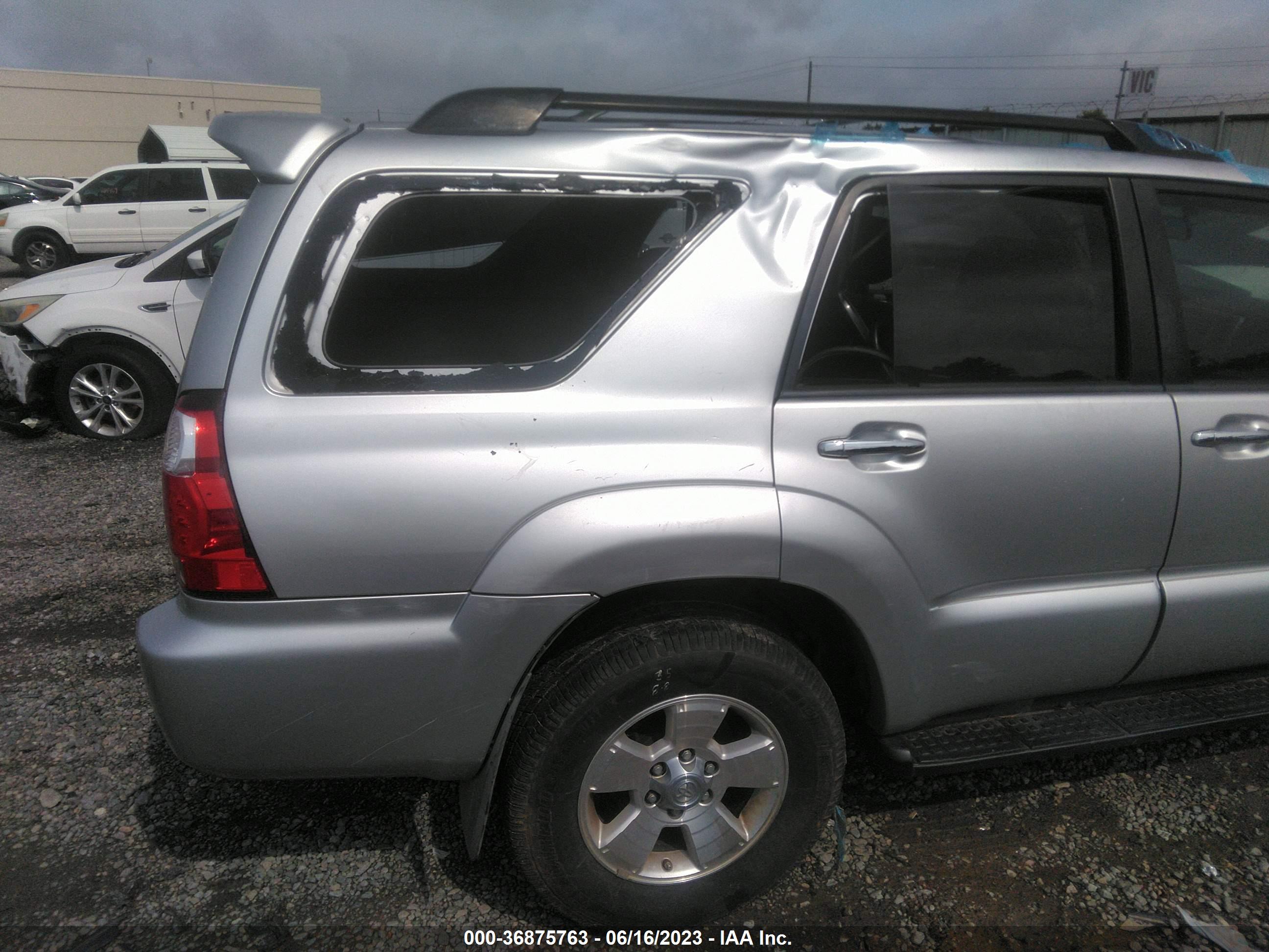 TOYOTA 4RUNNER image 6