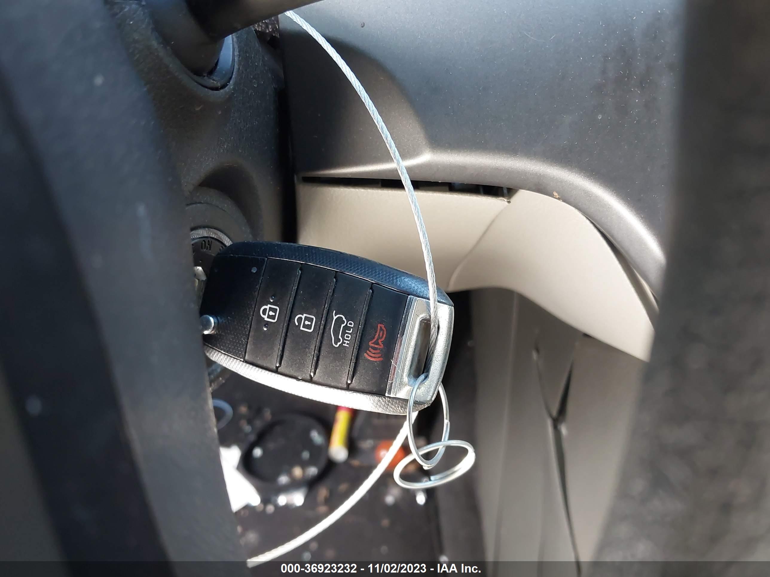 KIA SPORTAGE image 11
