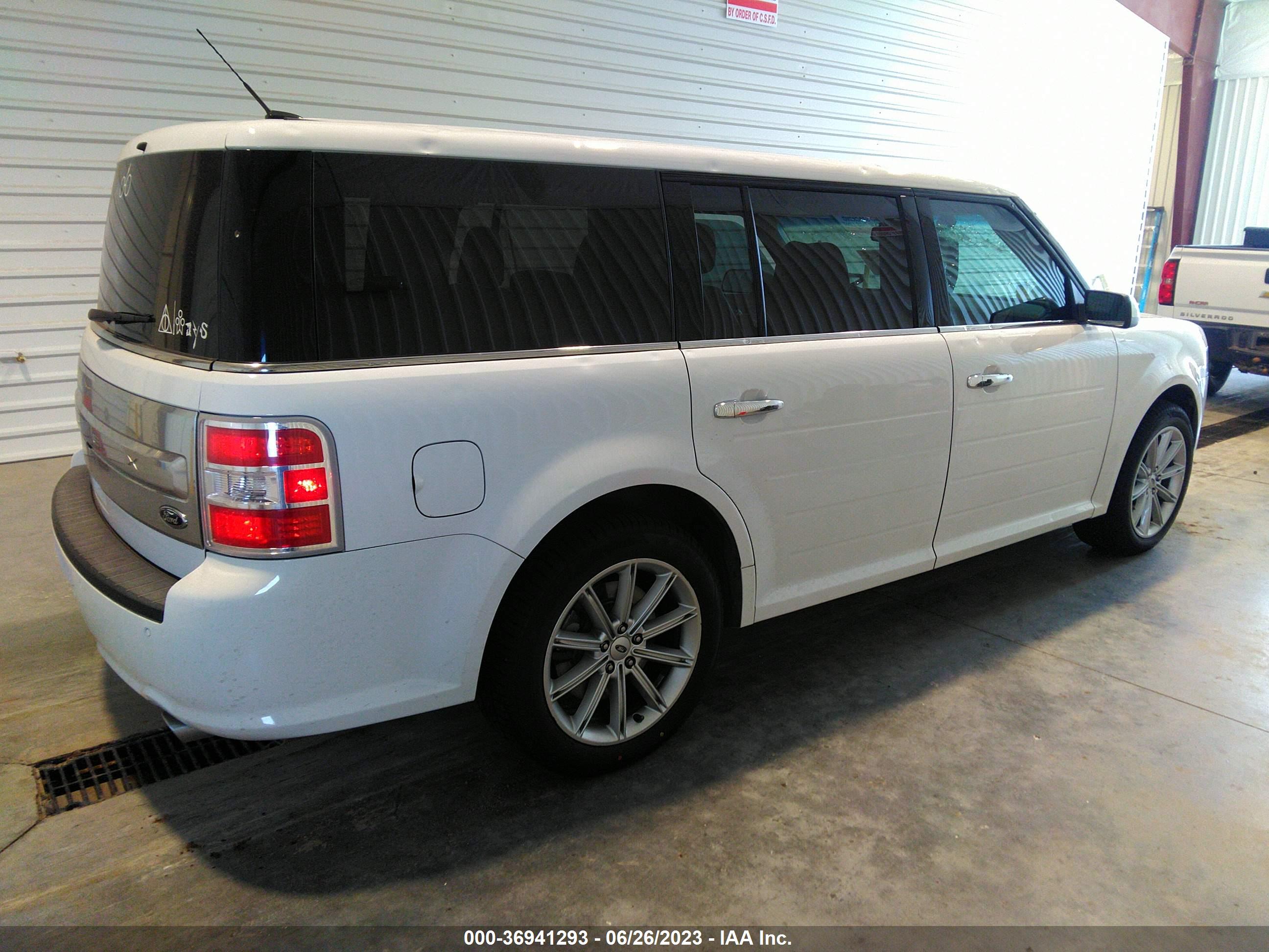 FORD FLEX image 4