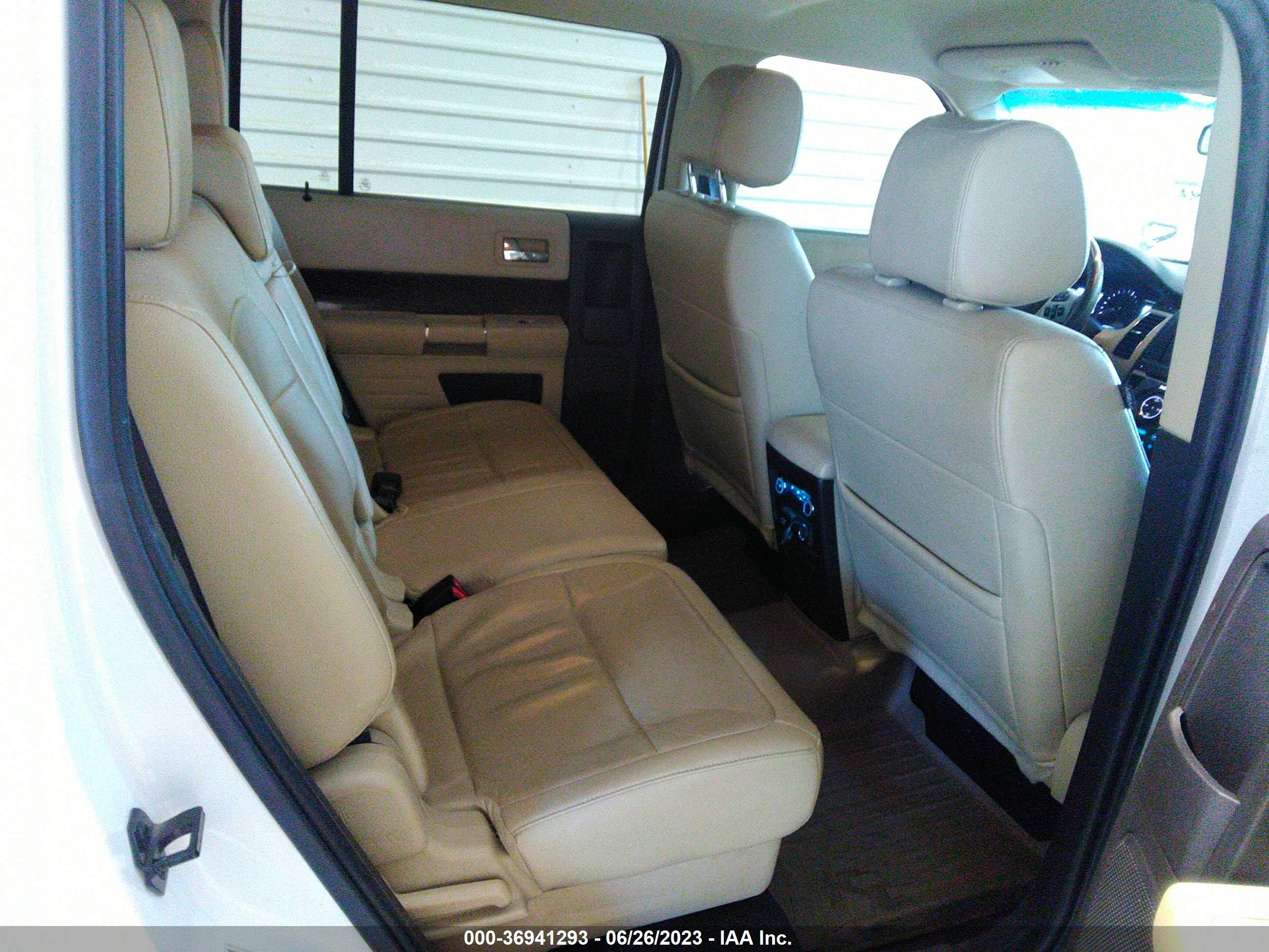 FORD FLEX image 8