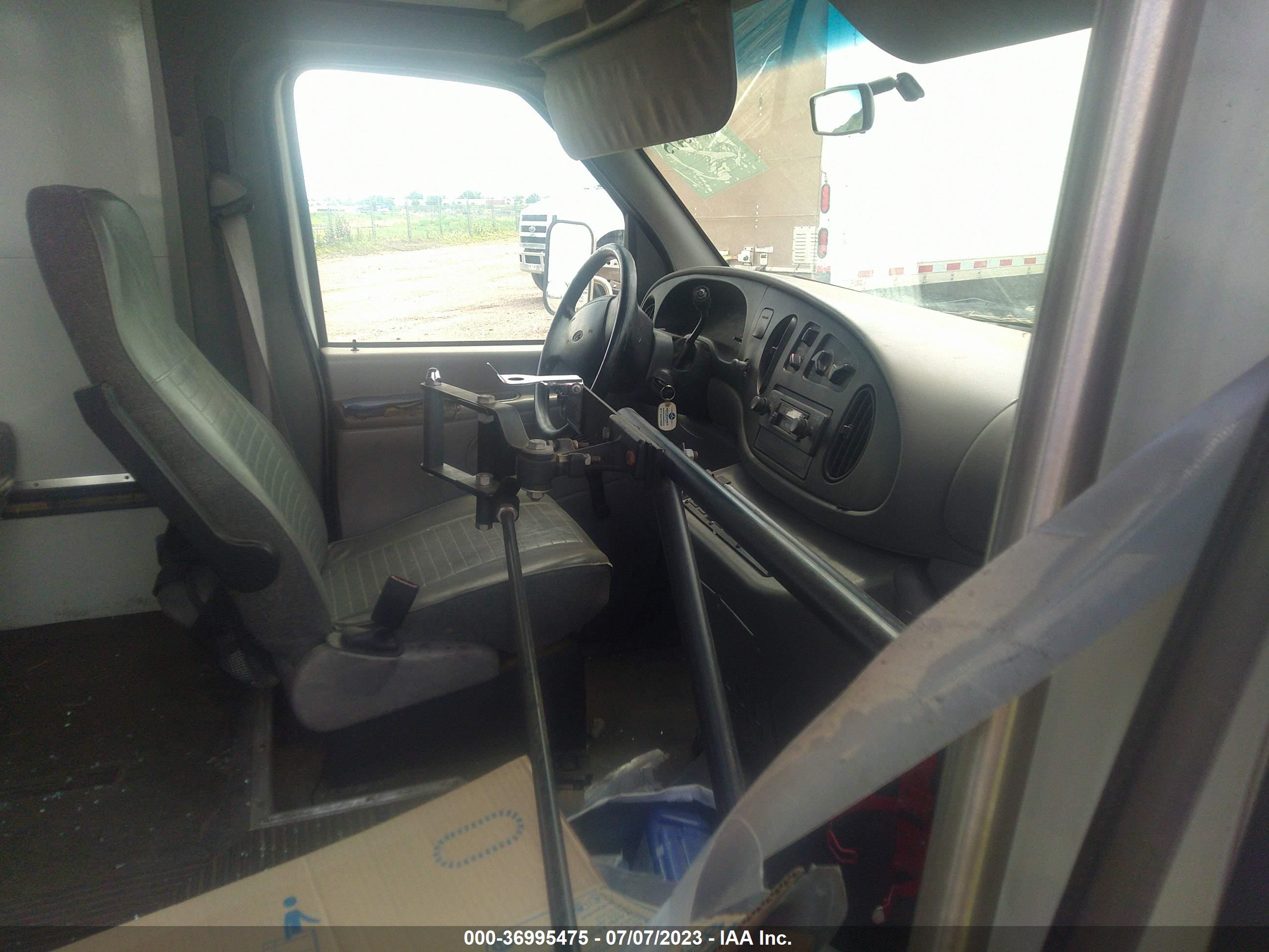 FORD ECONOLINE image 5