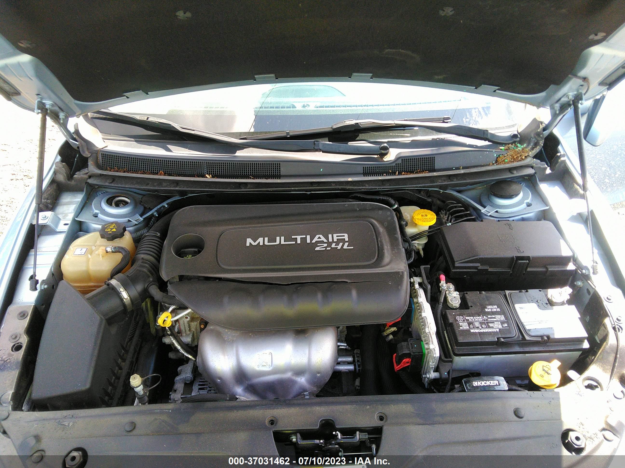 CHRYSLER 200 image 10