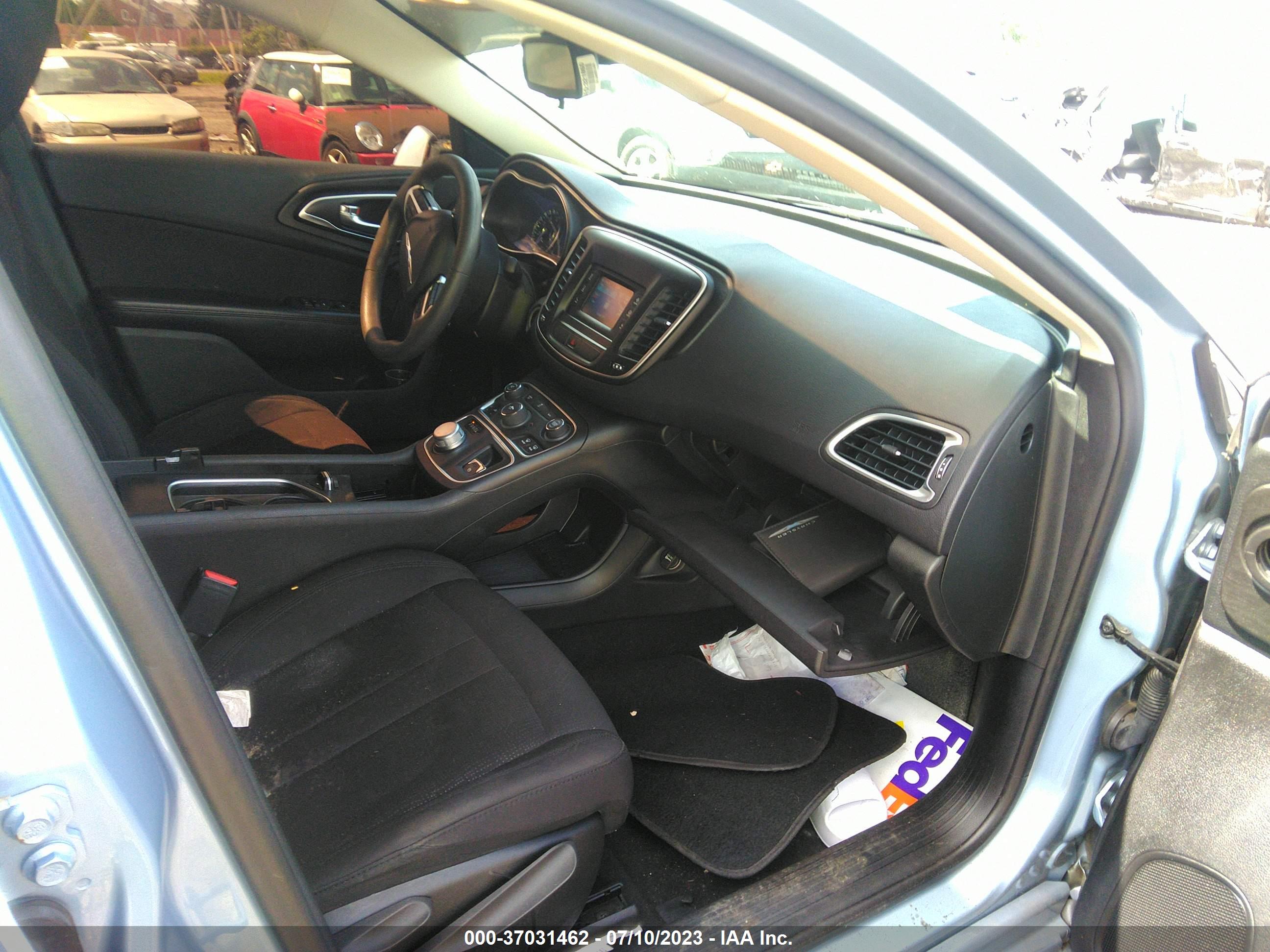 CHRYSLER 200 image 5