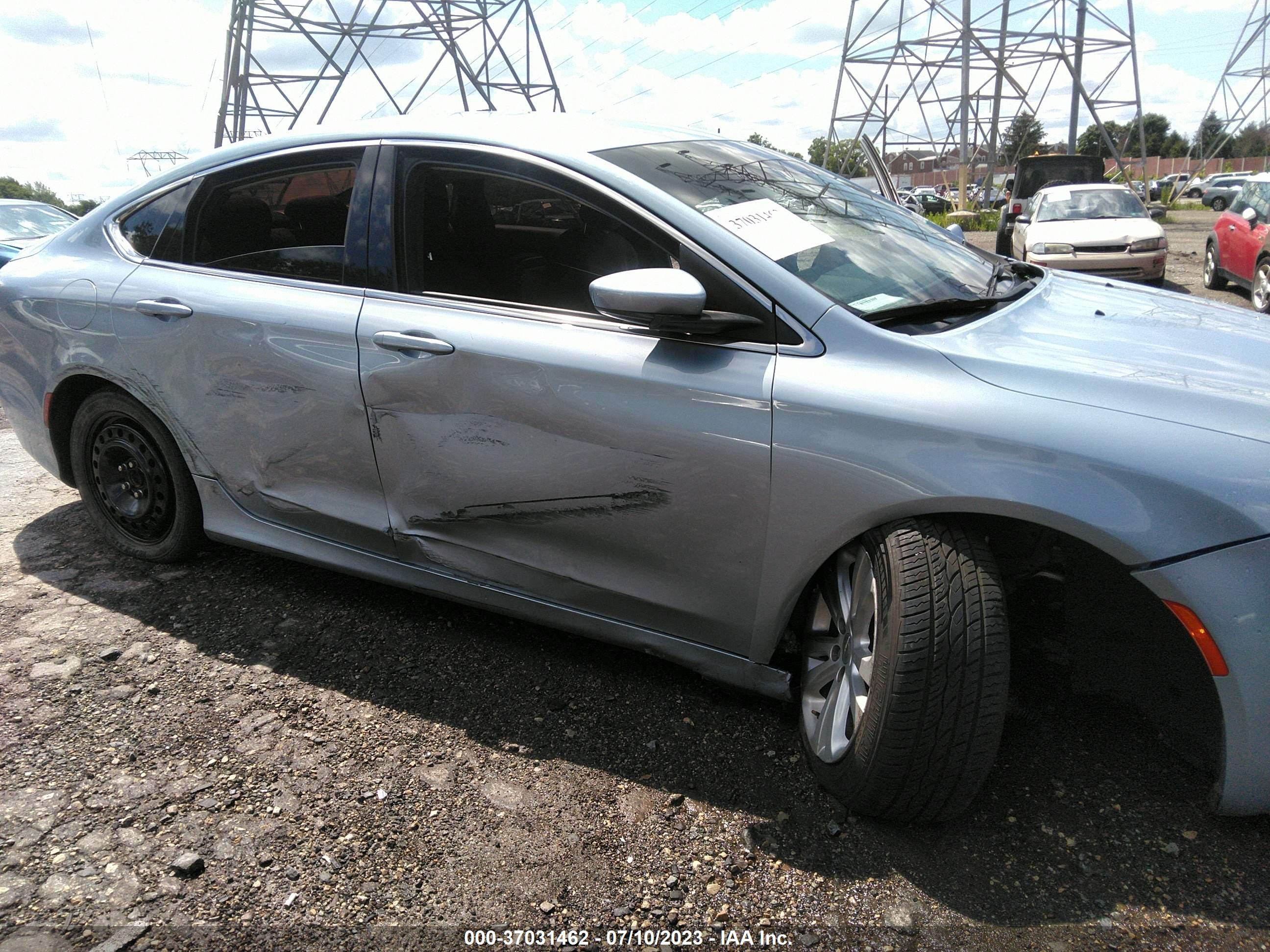 CHRYSLER 200 image 6