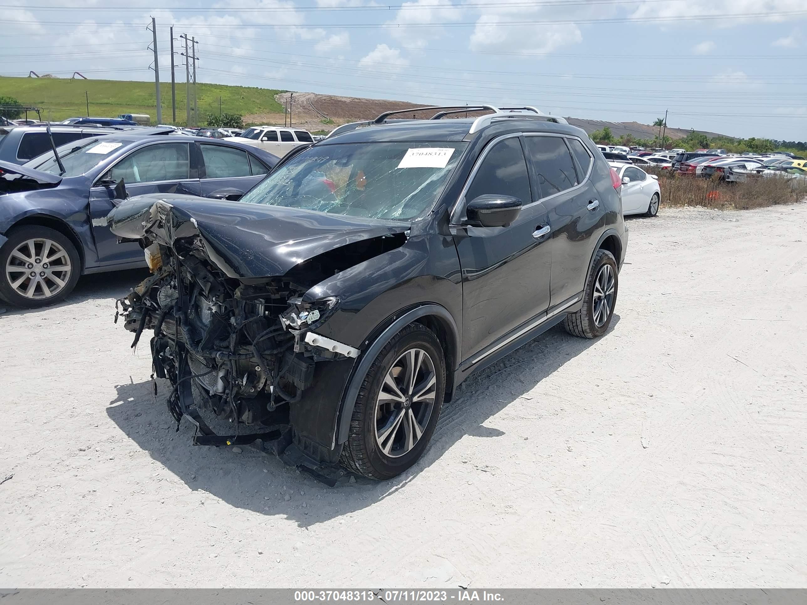NISSAN ROGUE image 2