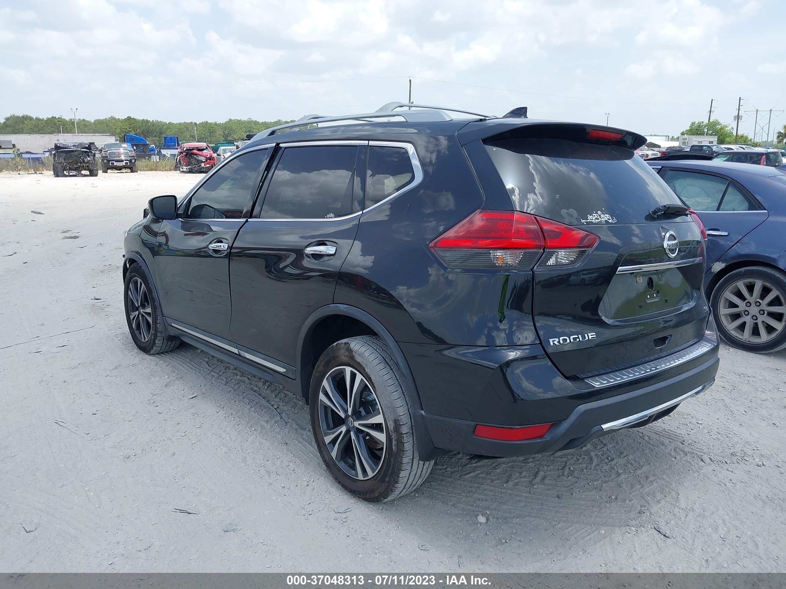 NISSAN ROGUE image 3