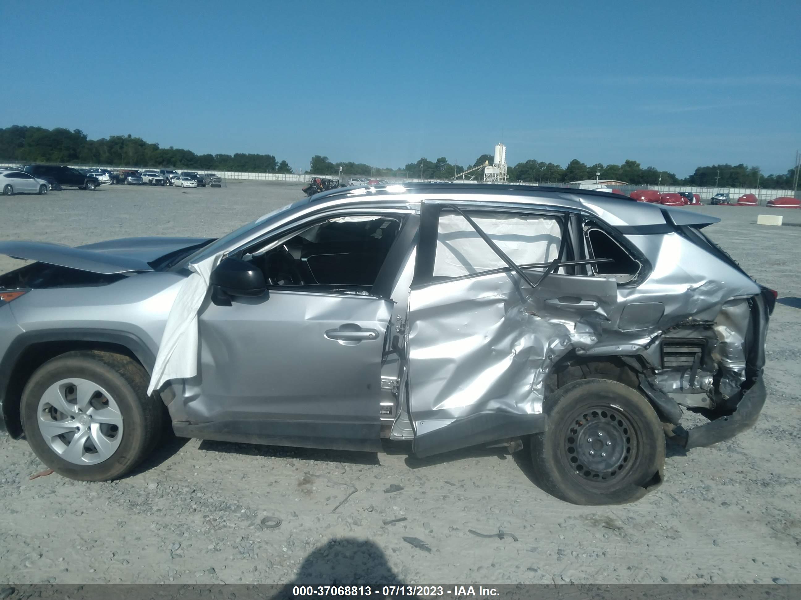 TOYOTA RAV4 image 6