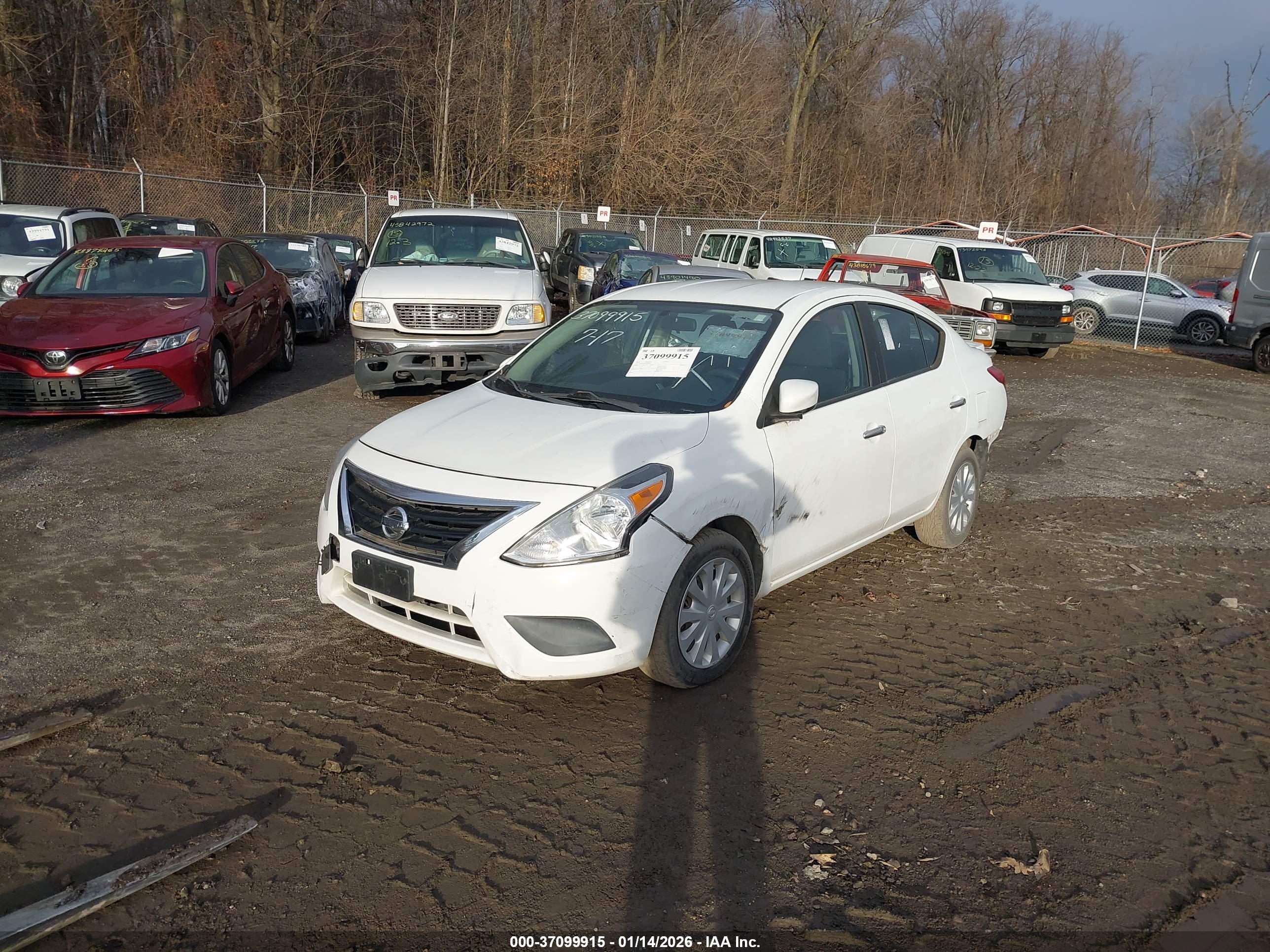 NISSAN VERSA image 2