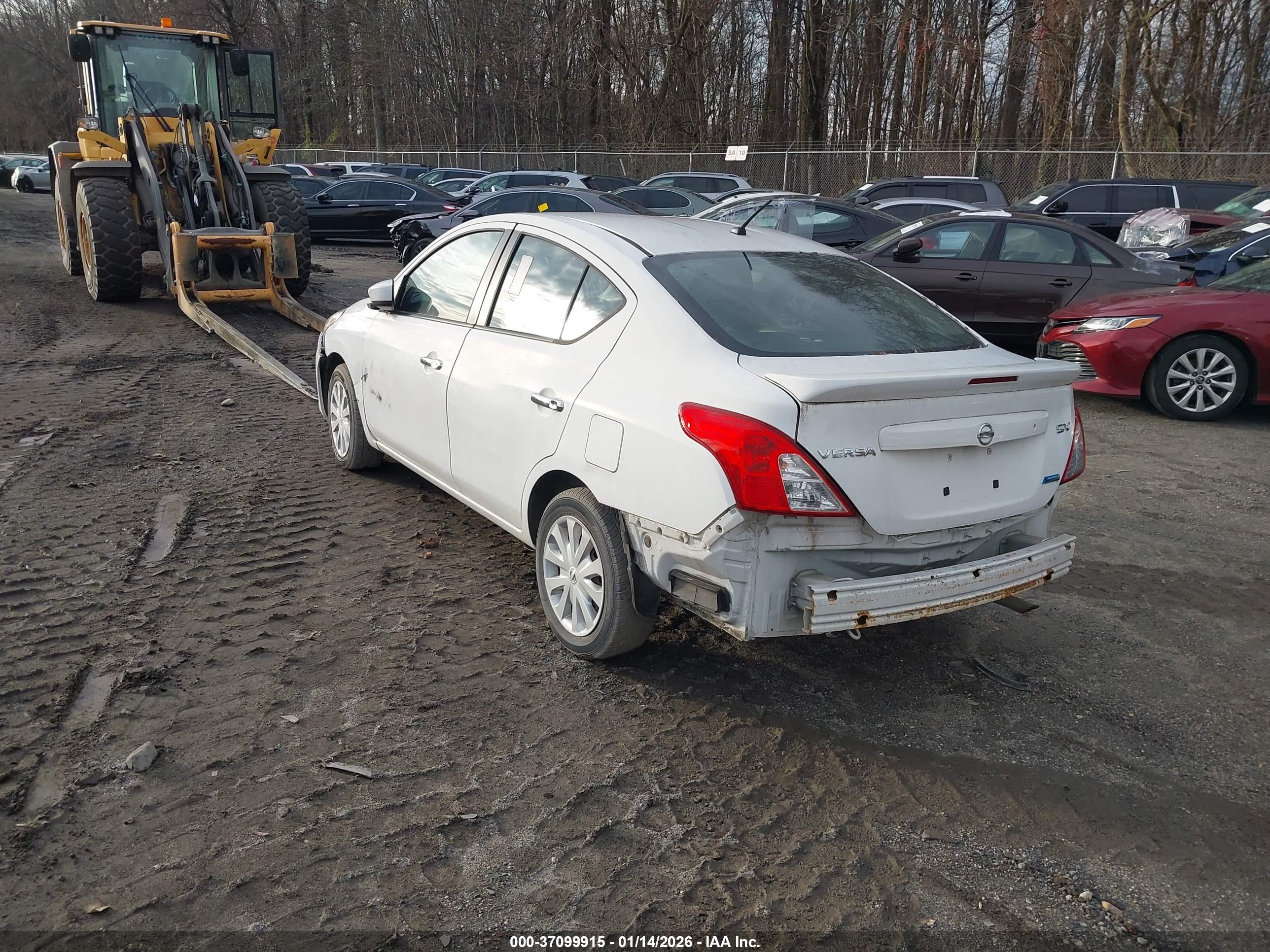 NISSAN VERSA image 3