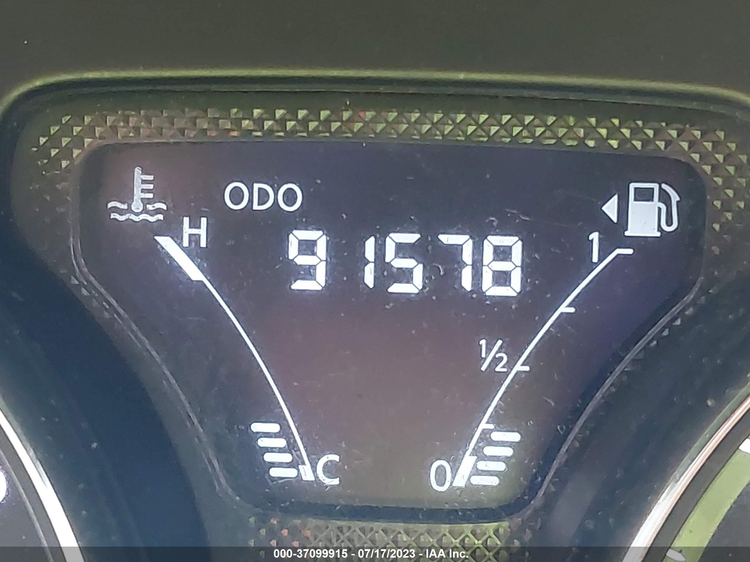 NISSAN VERSA image 7