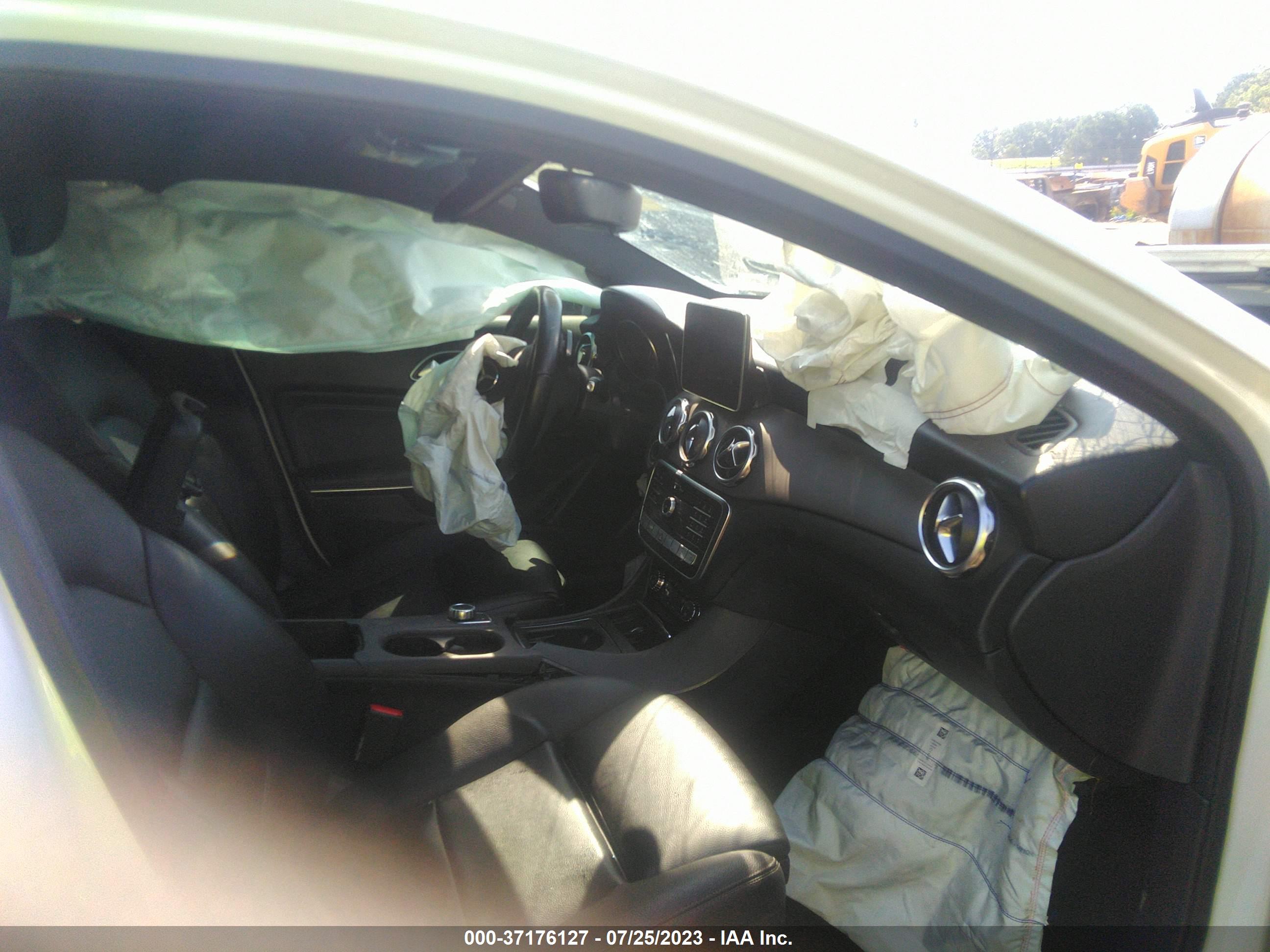 MERCEDES-BENZ GLA image 5