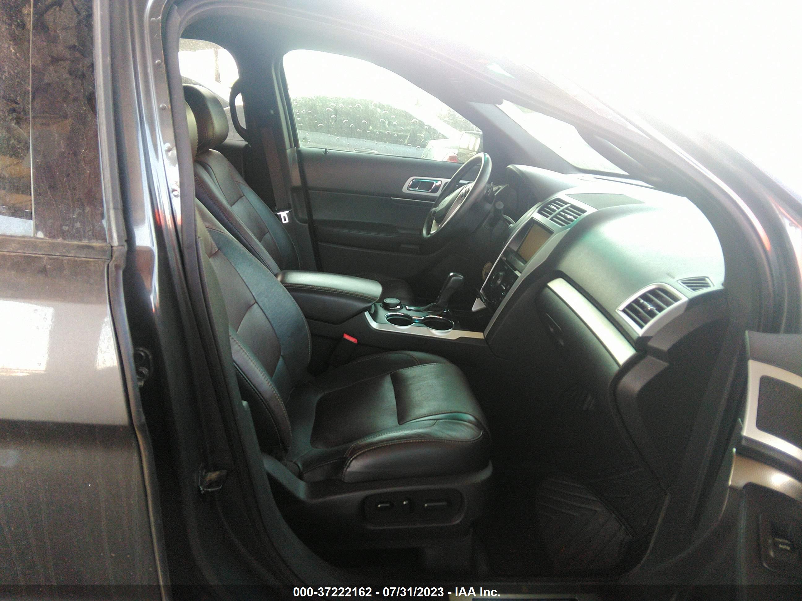 FORD EXPLORER image 8
