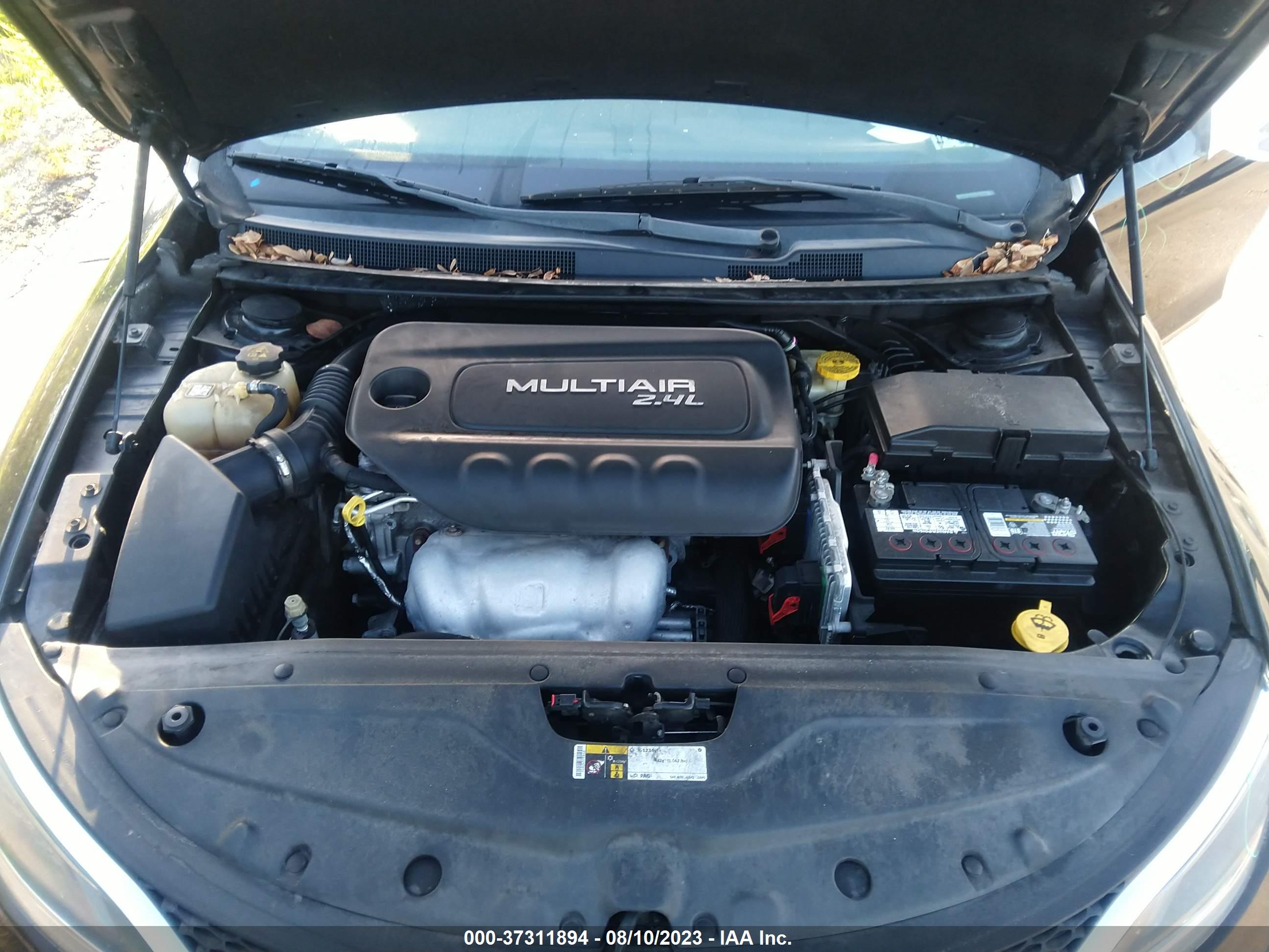 CHRYSLER 200 image 10