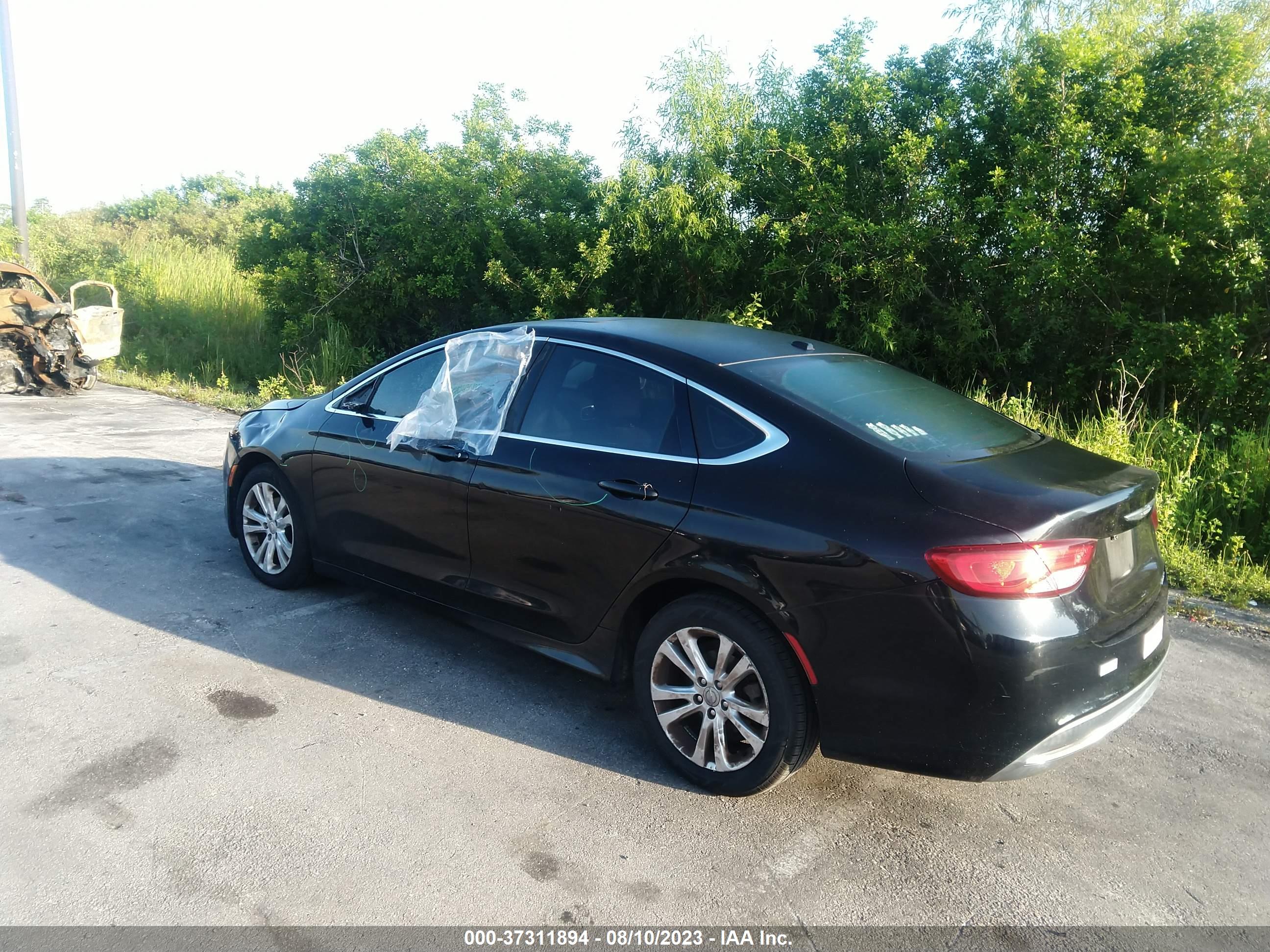 CHRYSLER 200 image 3