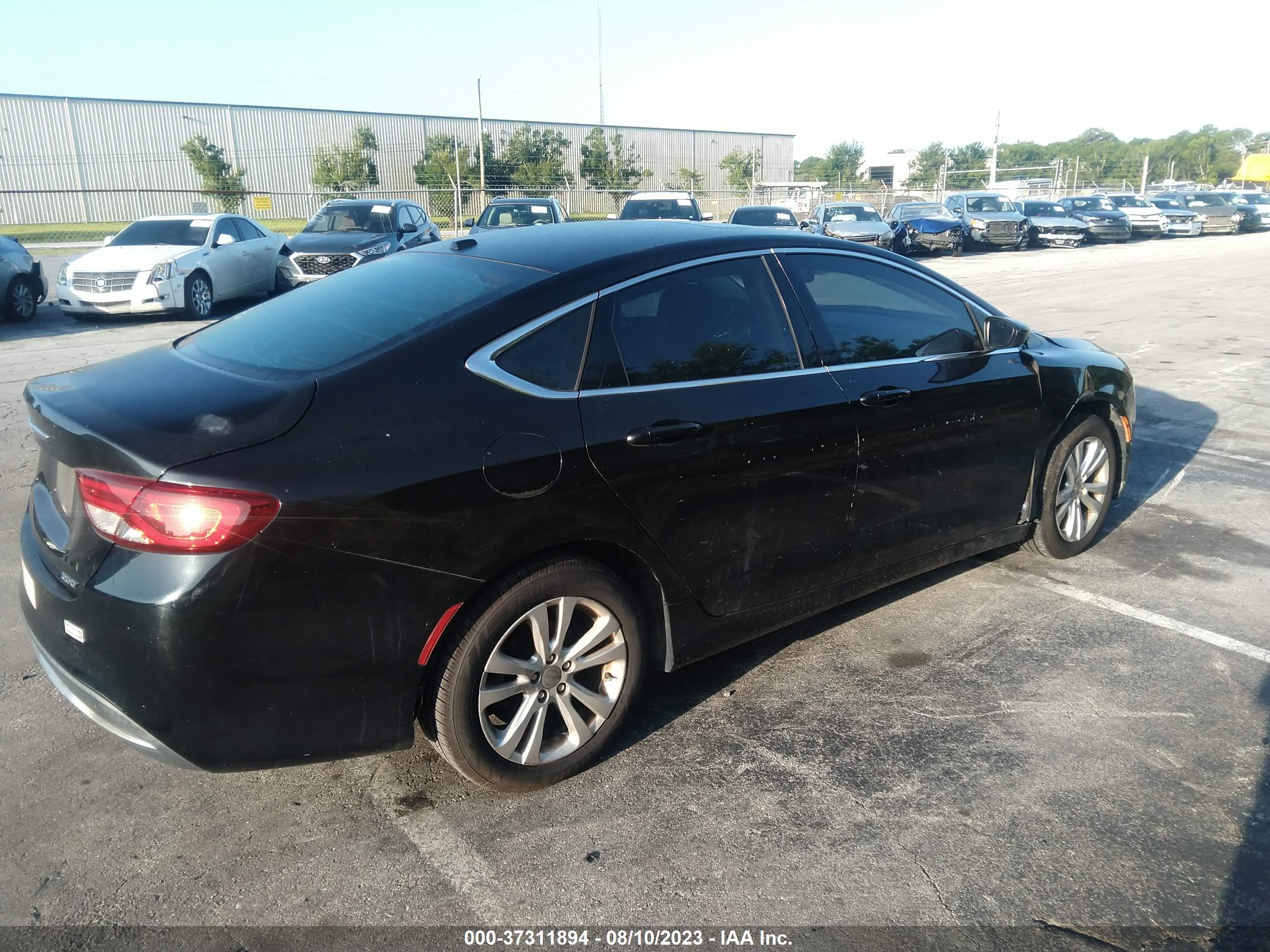 CHRYSLER 200 image 4