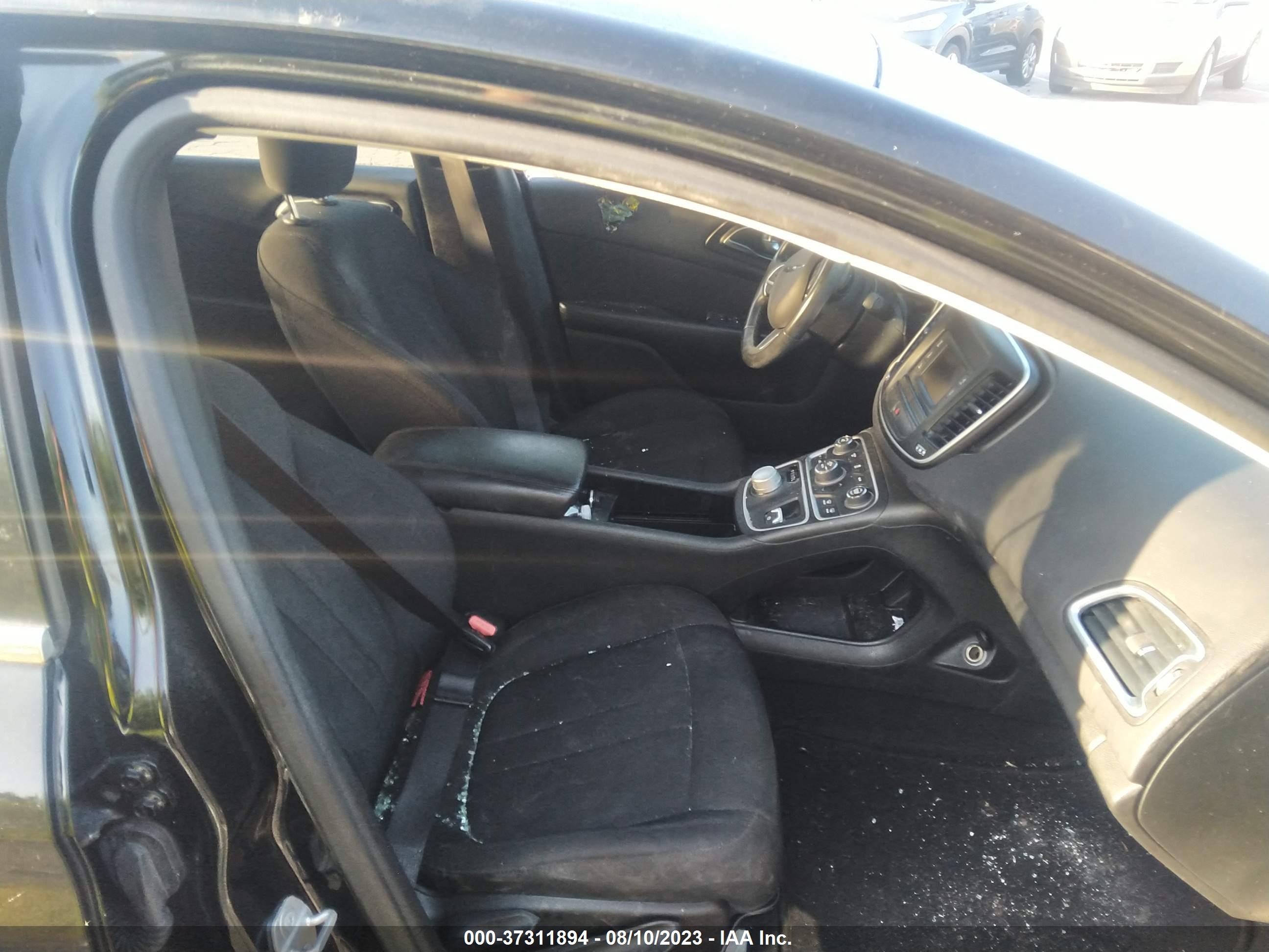 CHRYSLER 200 image 5